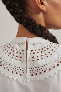 T-shirt à plastron ajouré - Blanc