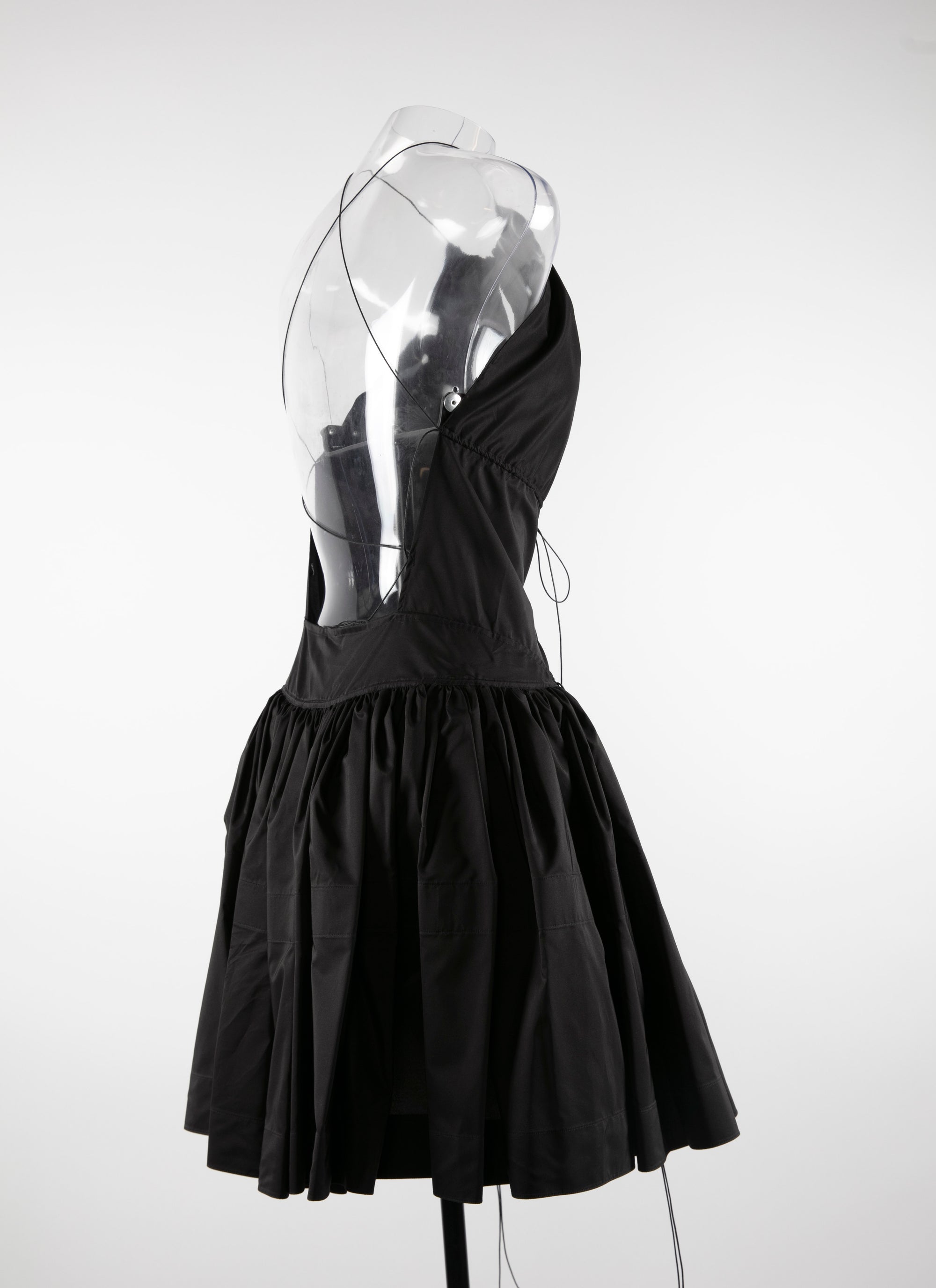 Robe courte à lacets en soie - Noir