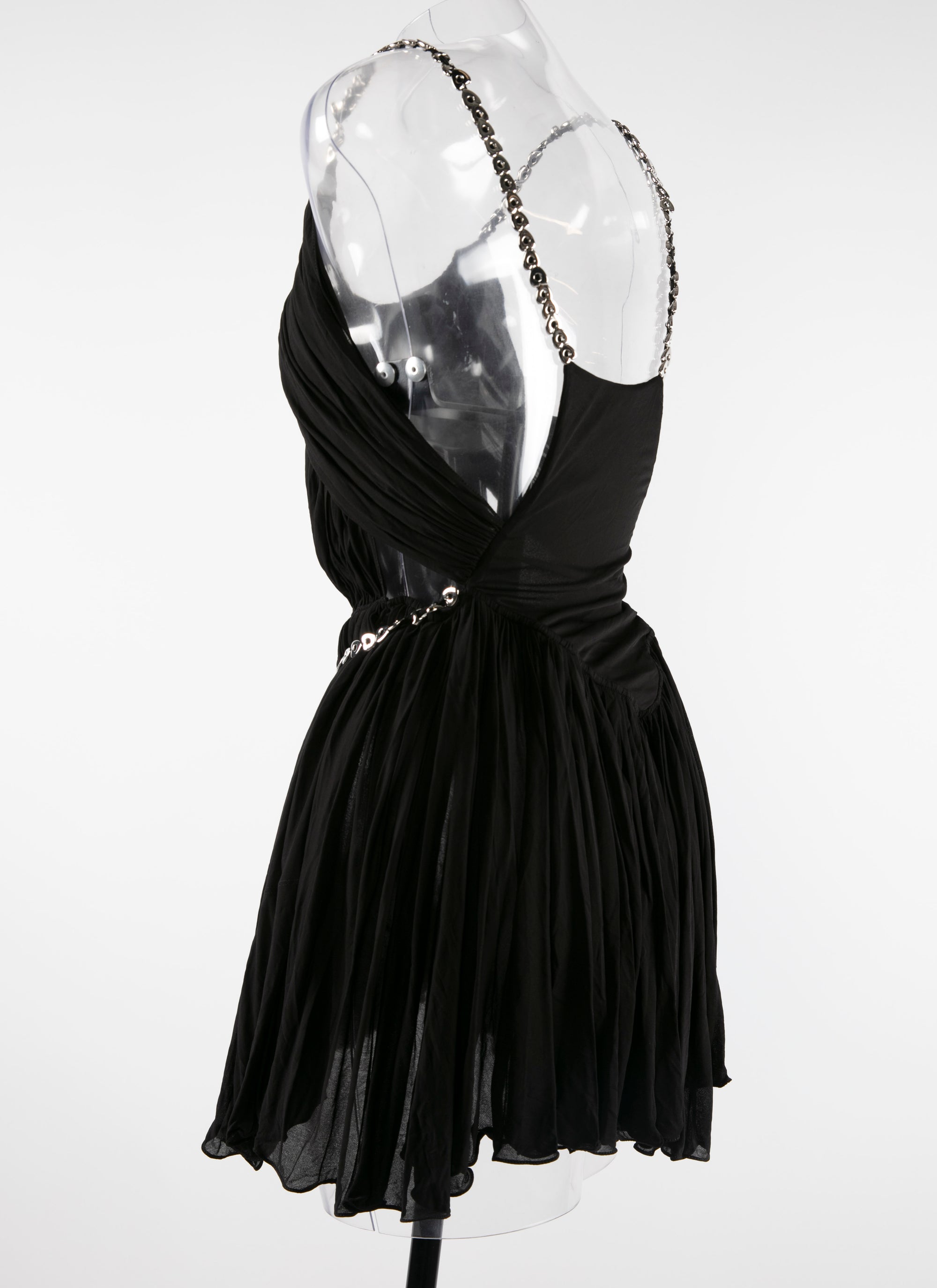 Robe courte plissée à découpes et ornée de chaînes - Noir