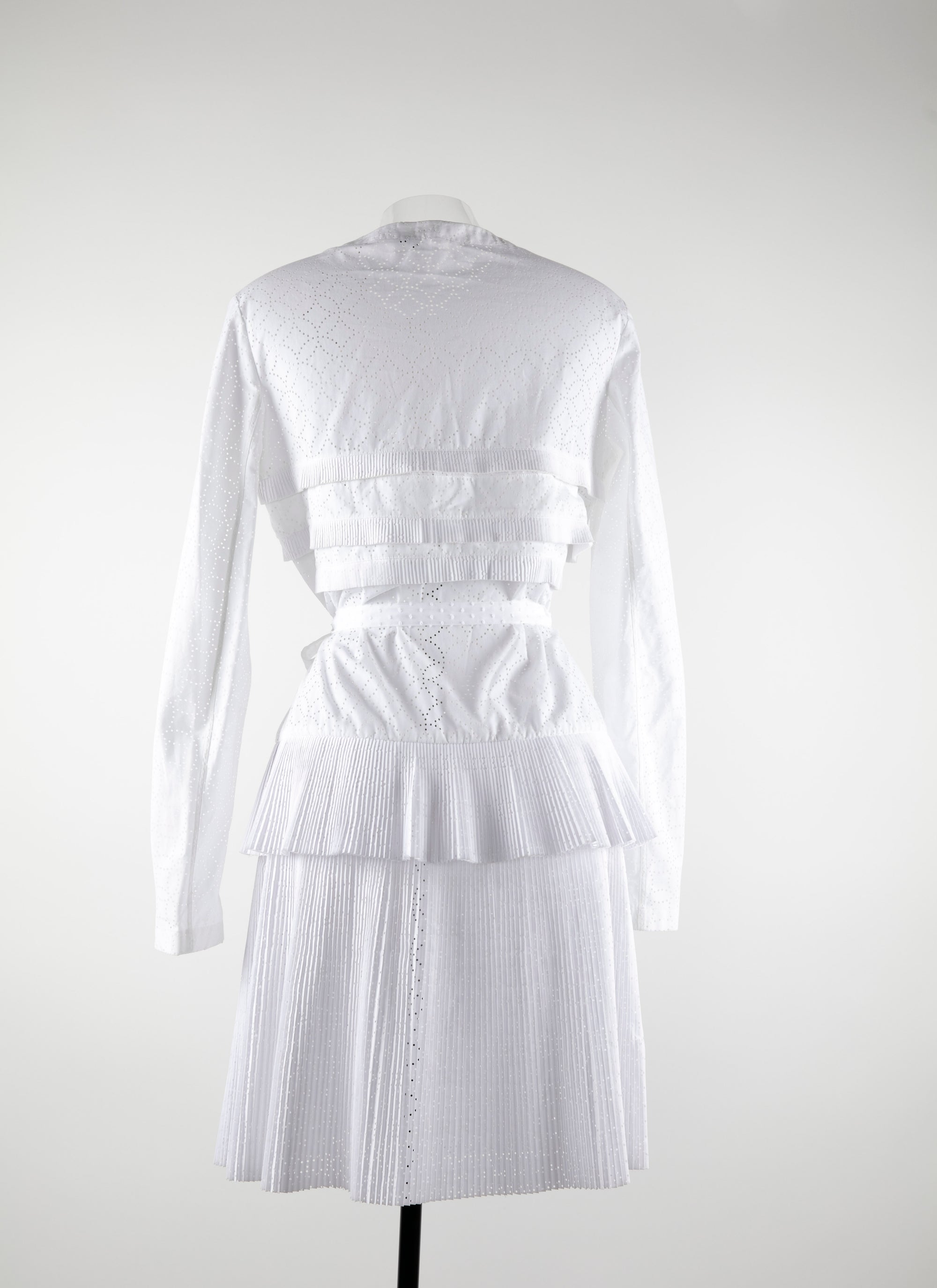 Robe plissée perforée à manches longues - Blanc intense