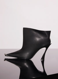 BLACK LEATHER PIERCING FANG 95 ANKLE BOOTS