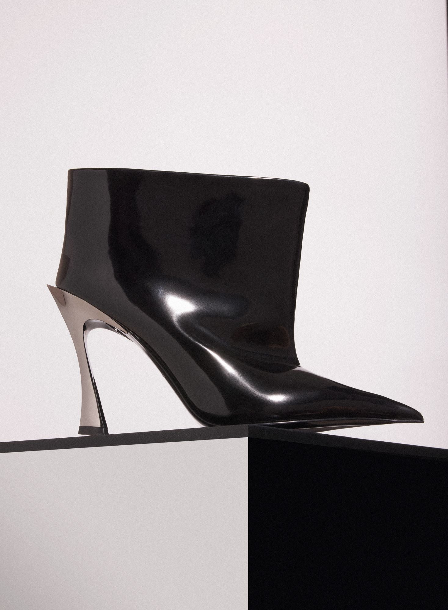 BLACK SHINY LEATHER PIERCING FANG 95 ANKLE BOOTS