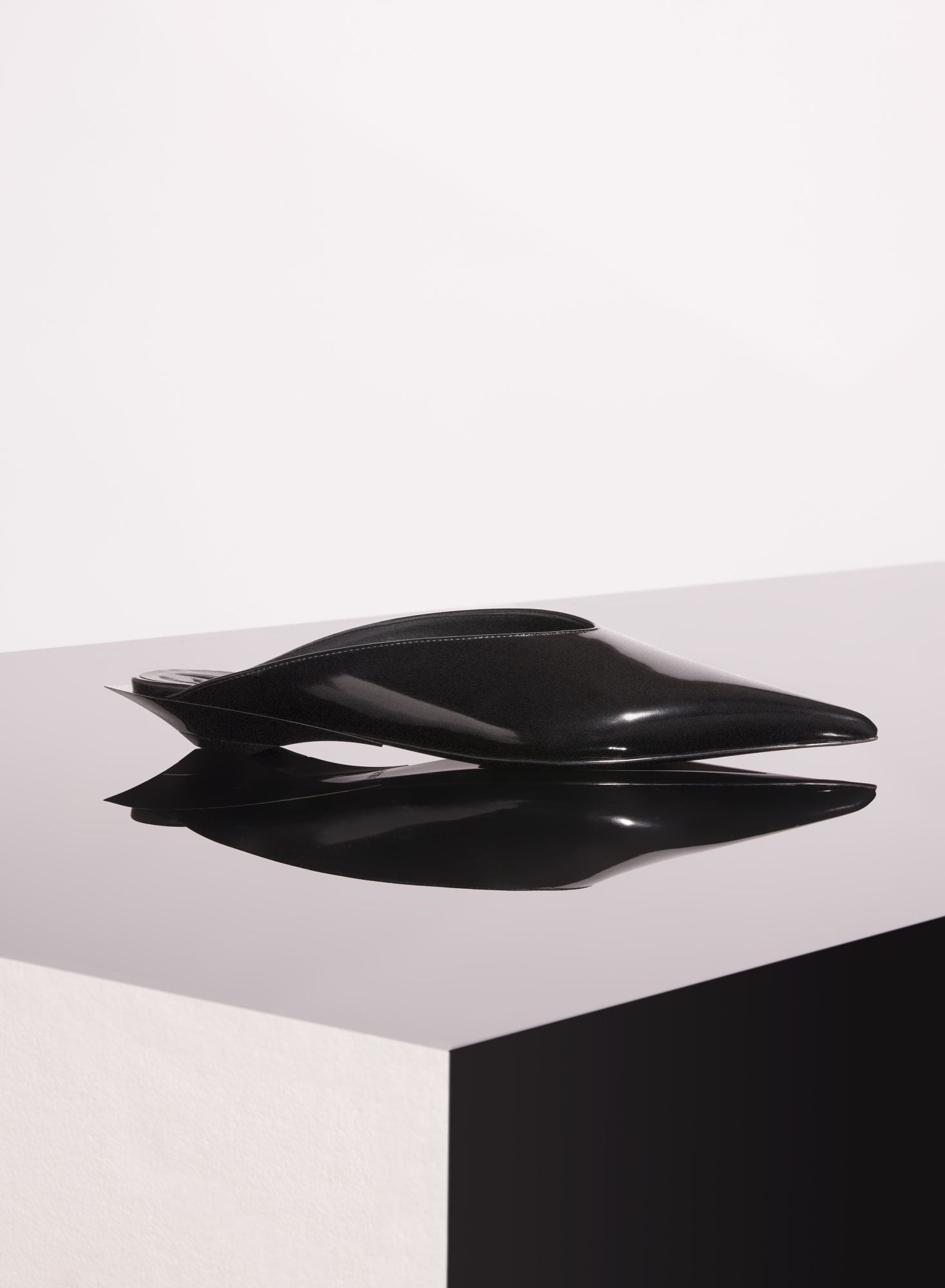 BLACK SHINY LEATHER FANG FLAT  MULES