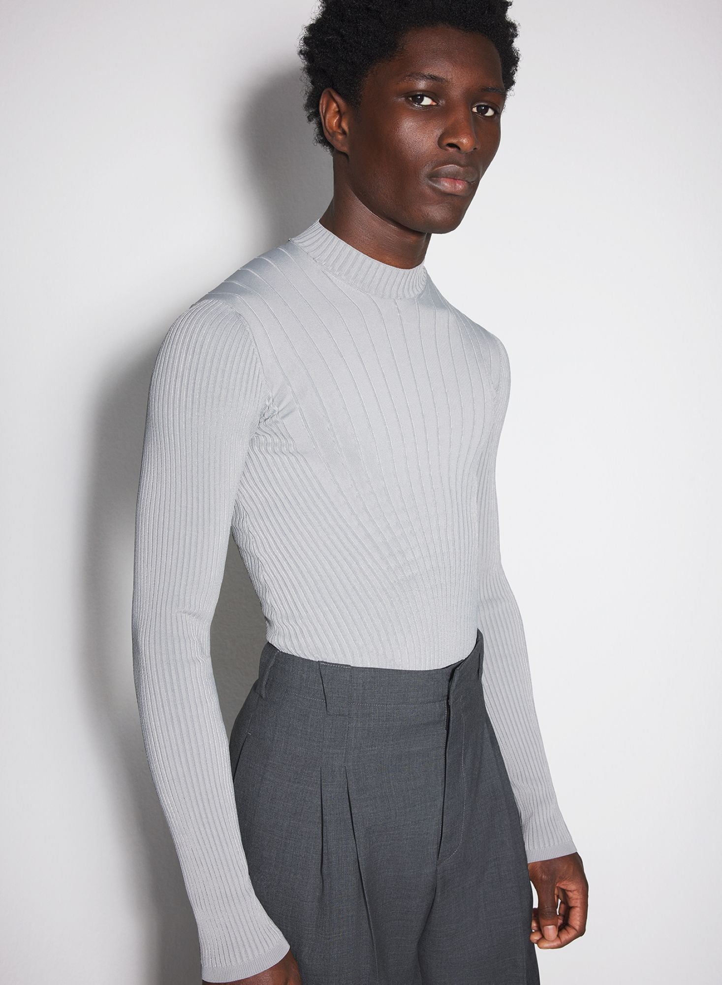 BLACK FITTED KNIT TOP
