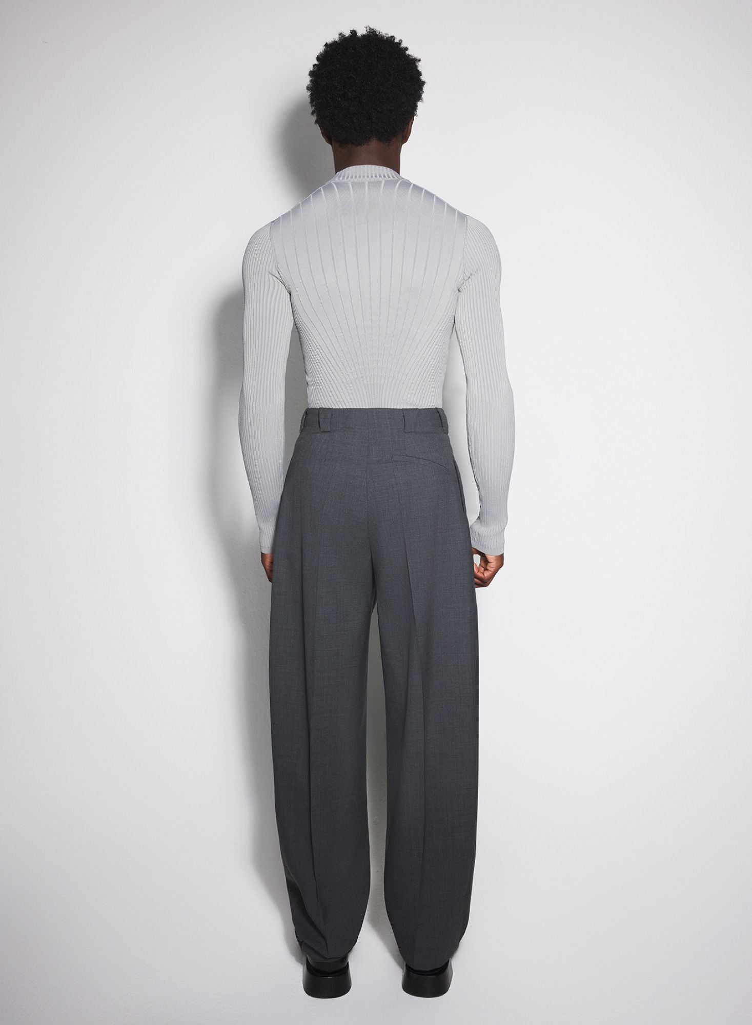BLACK FITTED KNIT TOP