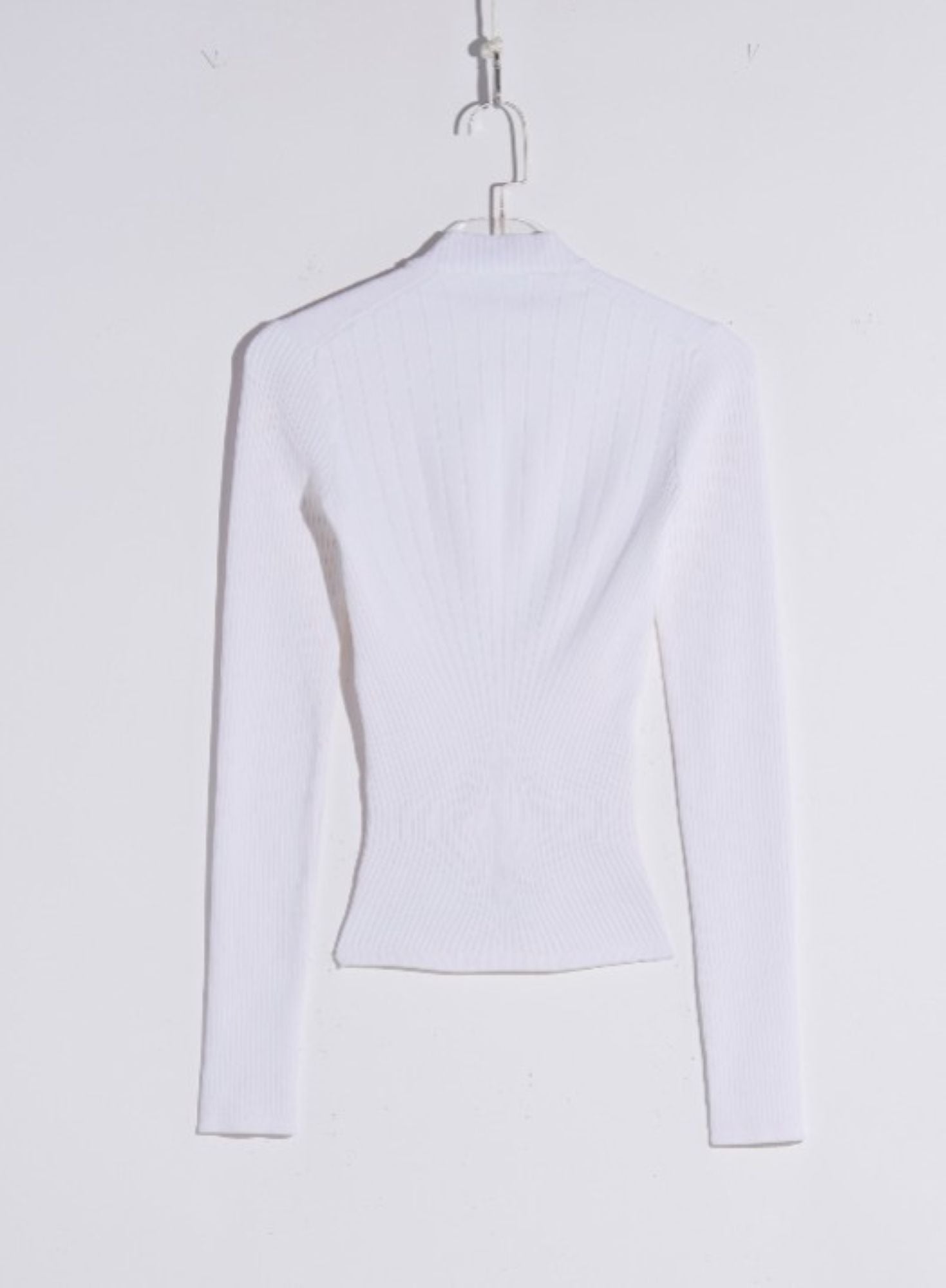 WHITE SCULPTING KNIT TOP
