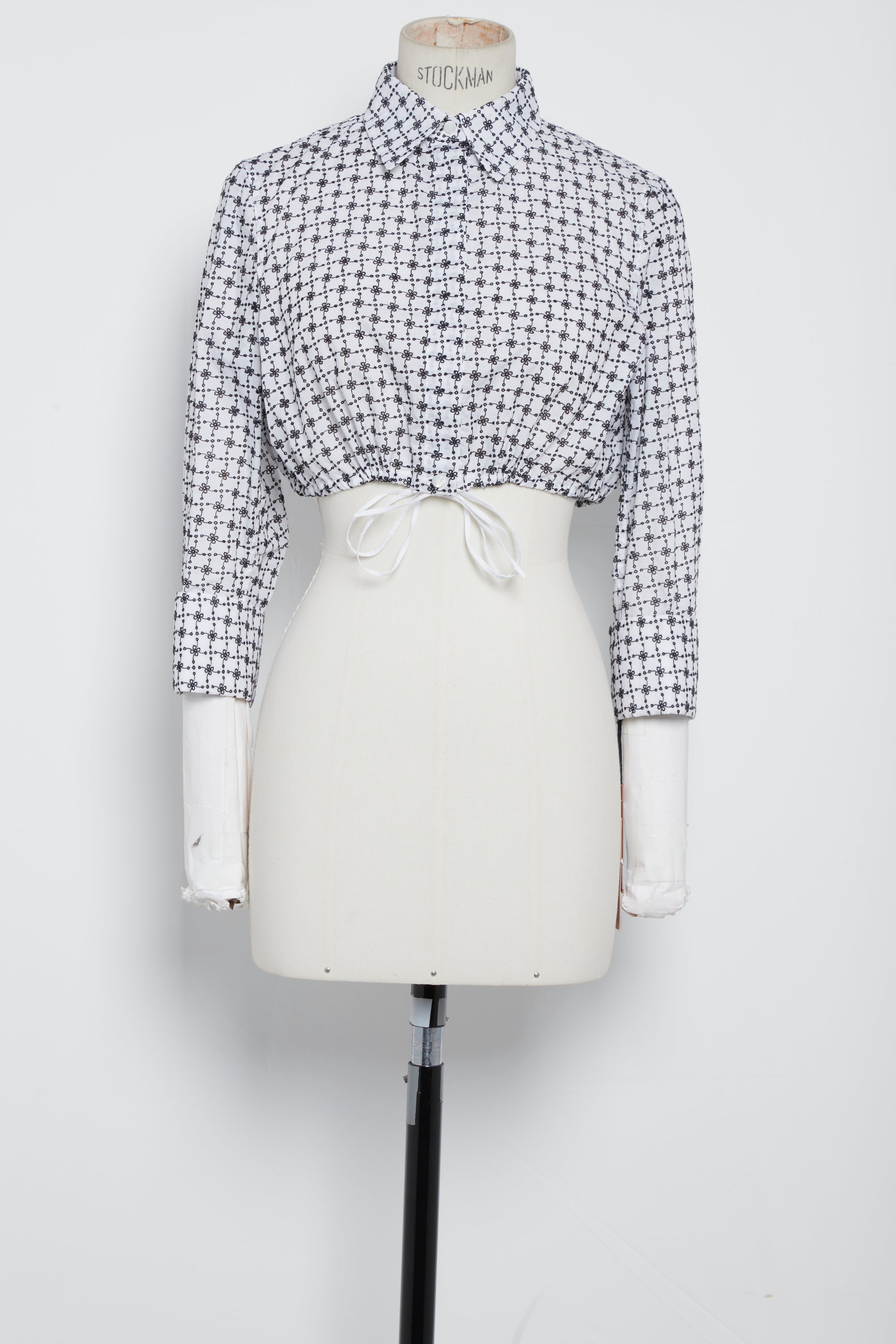 Short shirt with broderie anglaise - White & Black