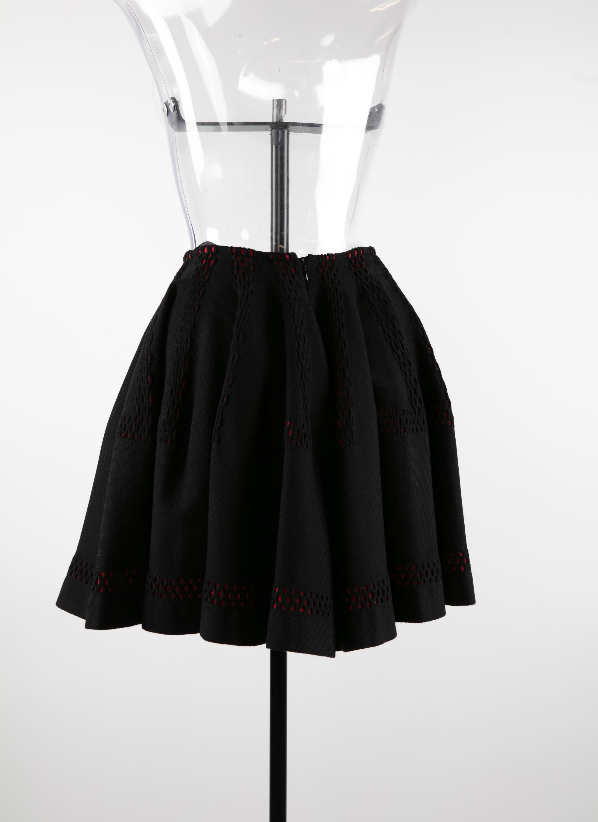 Mini-jupe ajourée doublure contrastée - Noir & Rouge