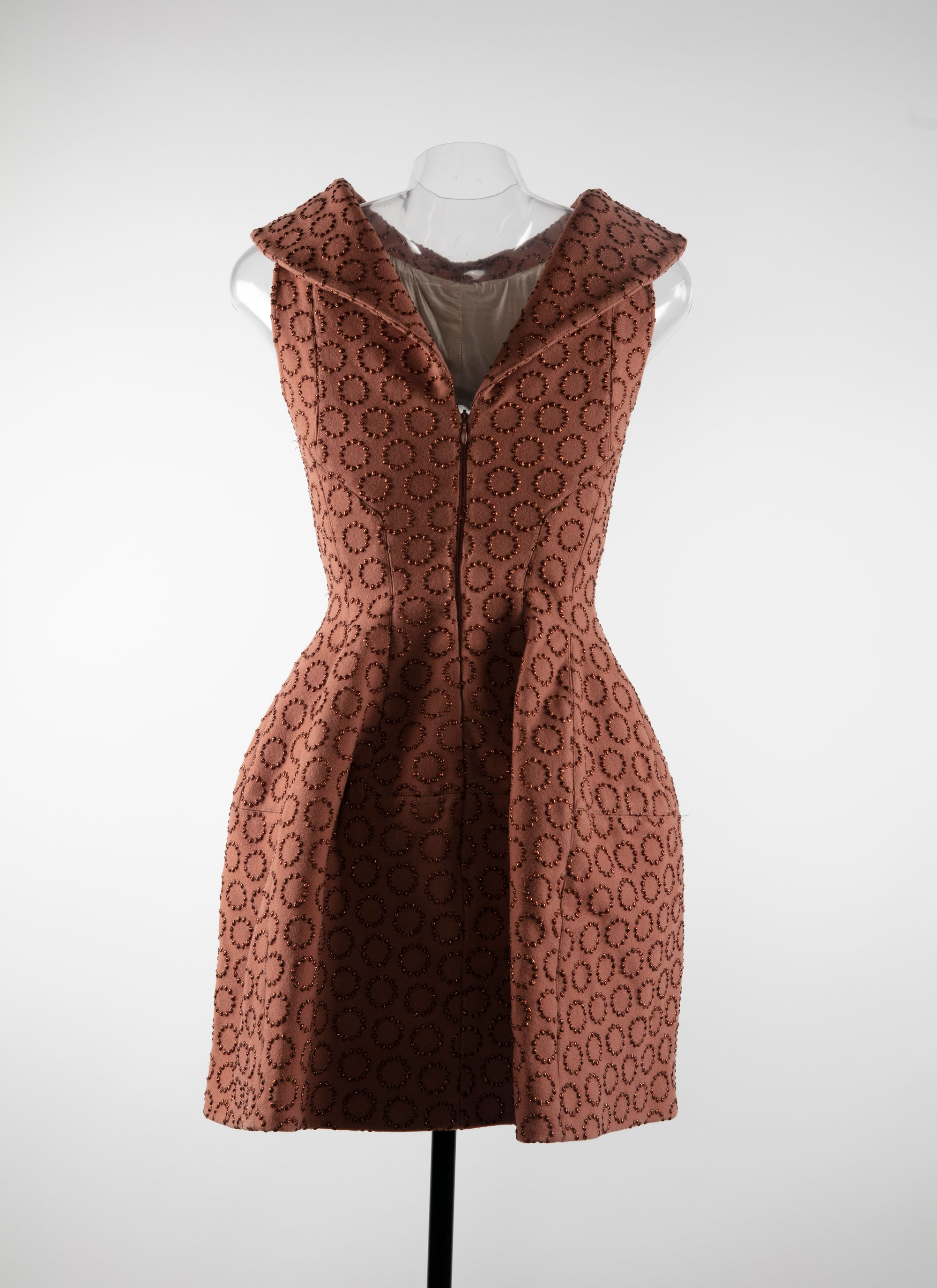 Robe courte évasée clouté sans manches à col chemise - Noisett & Or