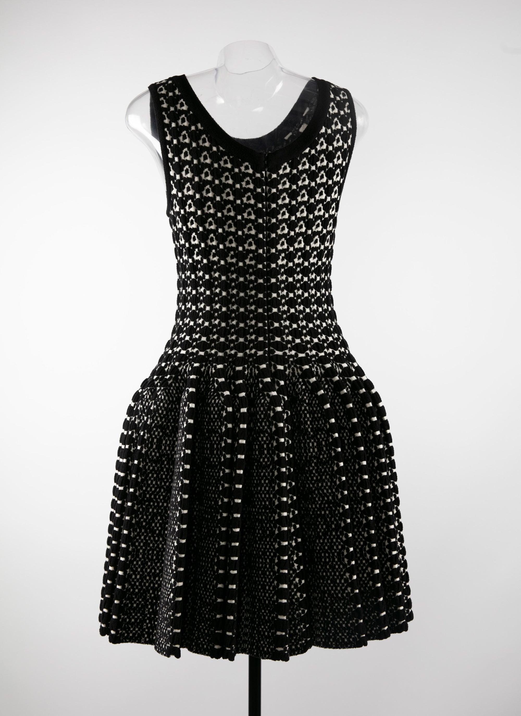 Sleeveless flared dress - Black intense