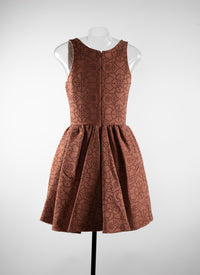 Robe pétale cloutée sans manches - Noisette & Or