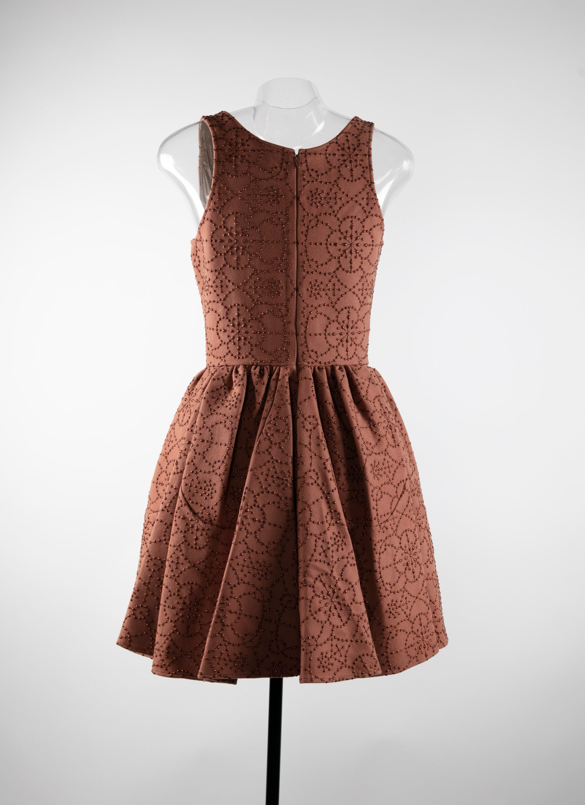 Robe pétale cloutée sans manches - Noisette & Or