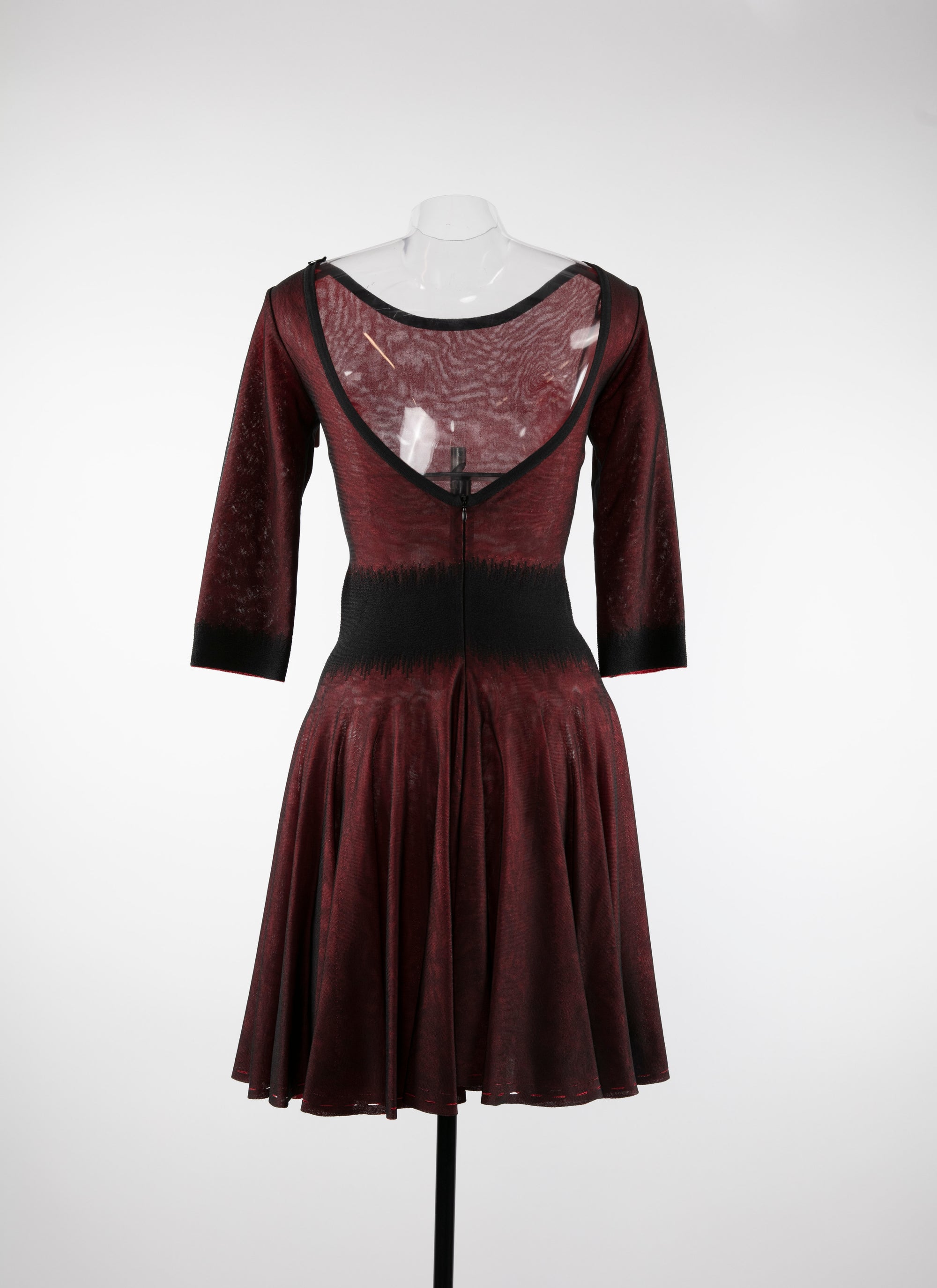 Velvet maxi dress with sheer sleeves - Black & Red