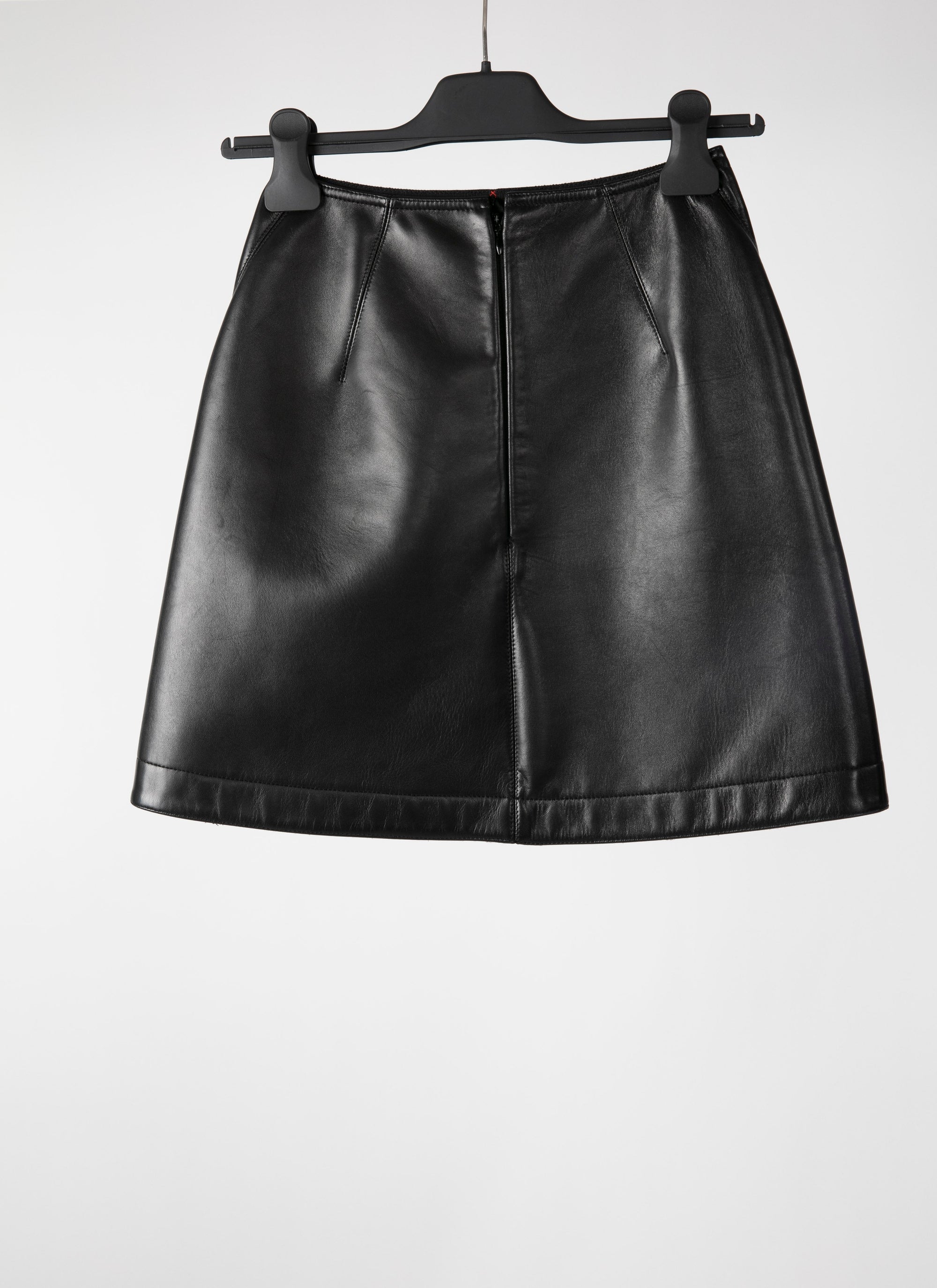 Jupe courte drapée en cuir - Noir