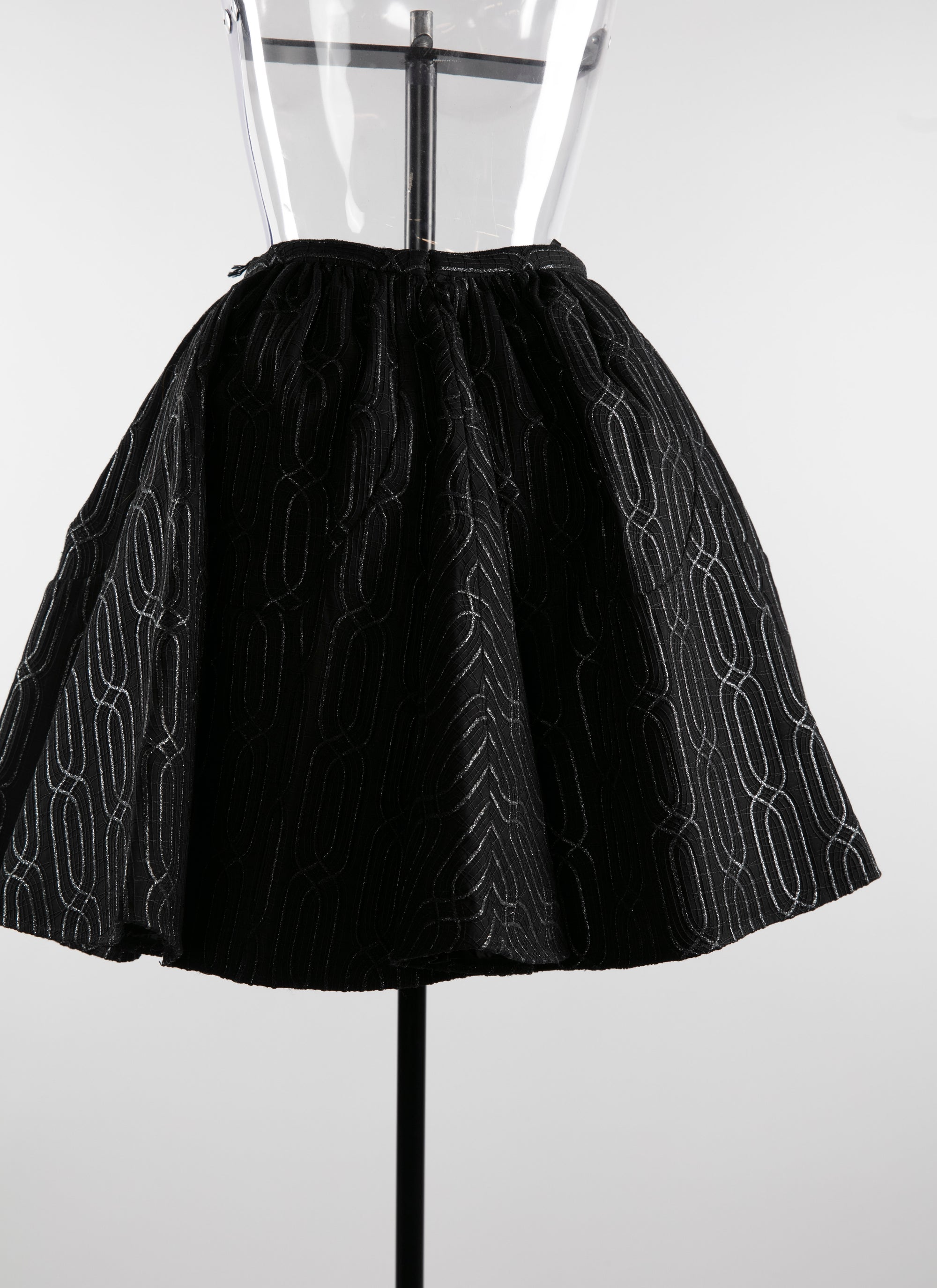 Mini-jupe avec détails géométriques contrastés - Noir