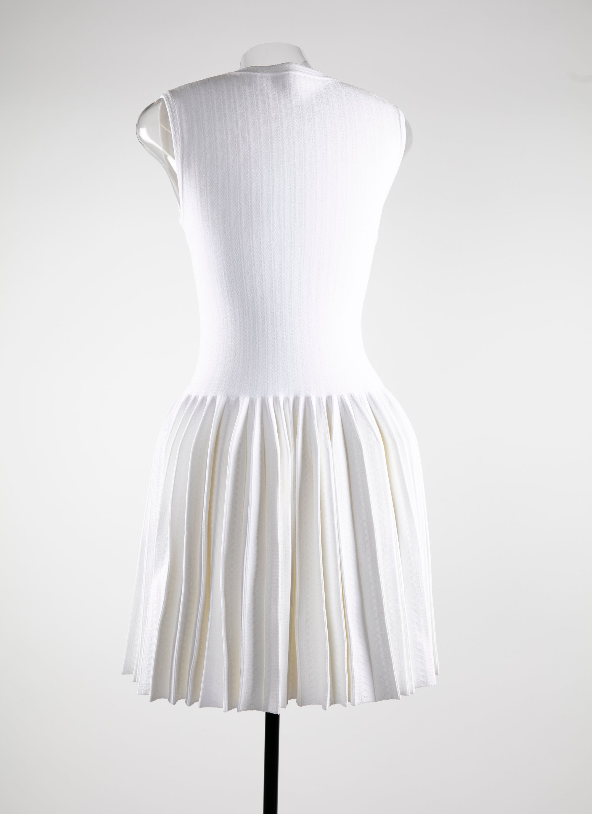 Sleeveless pleated zip dress - White iridescent