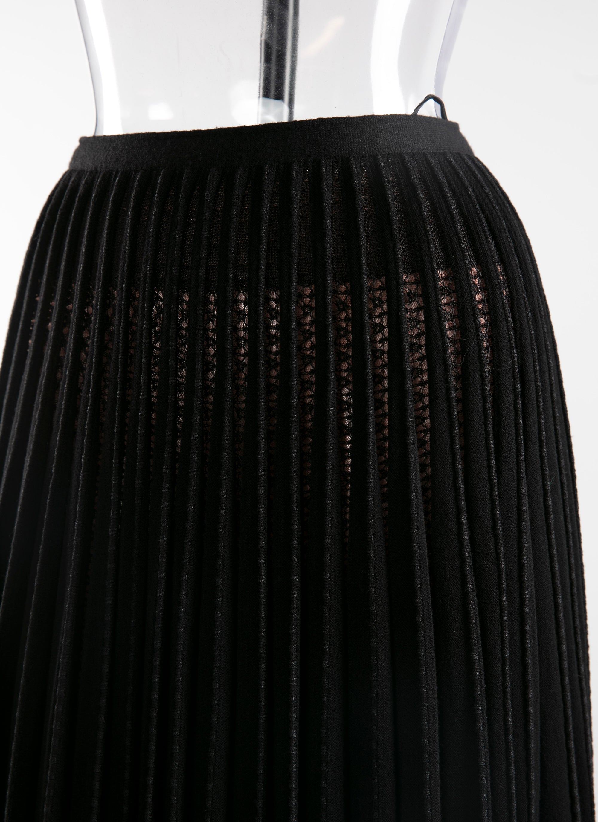 Long skirt in pleated wool with embroidered detail - Black intense
