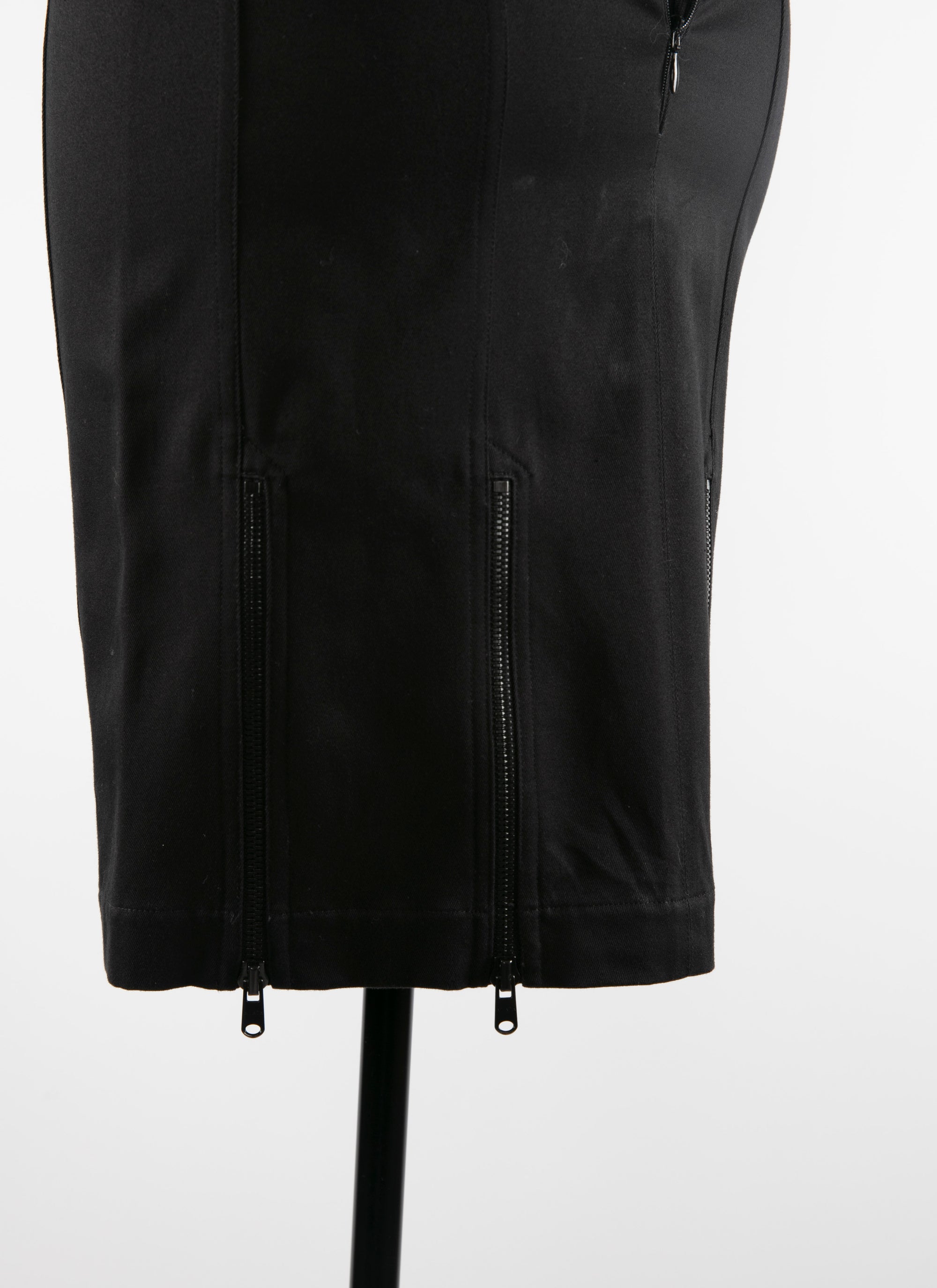 Short zipped skirt in gabardine - Black intense