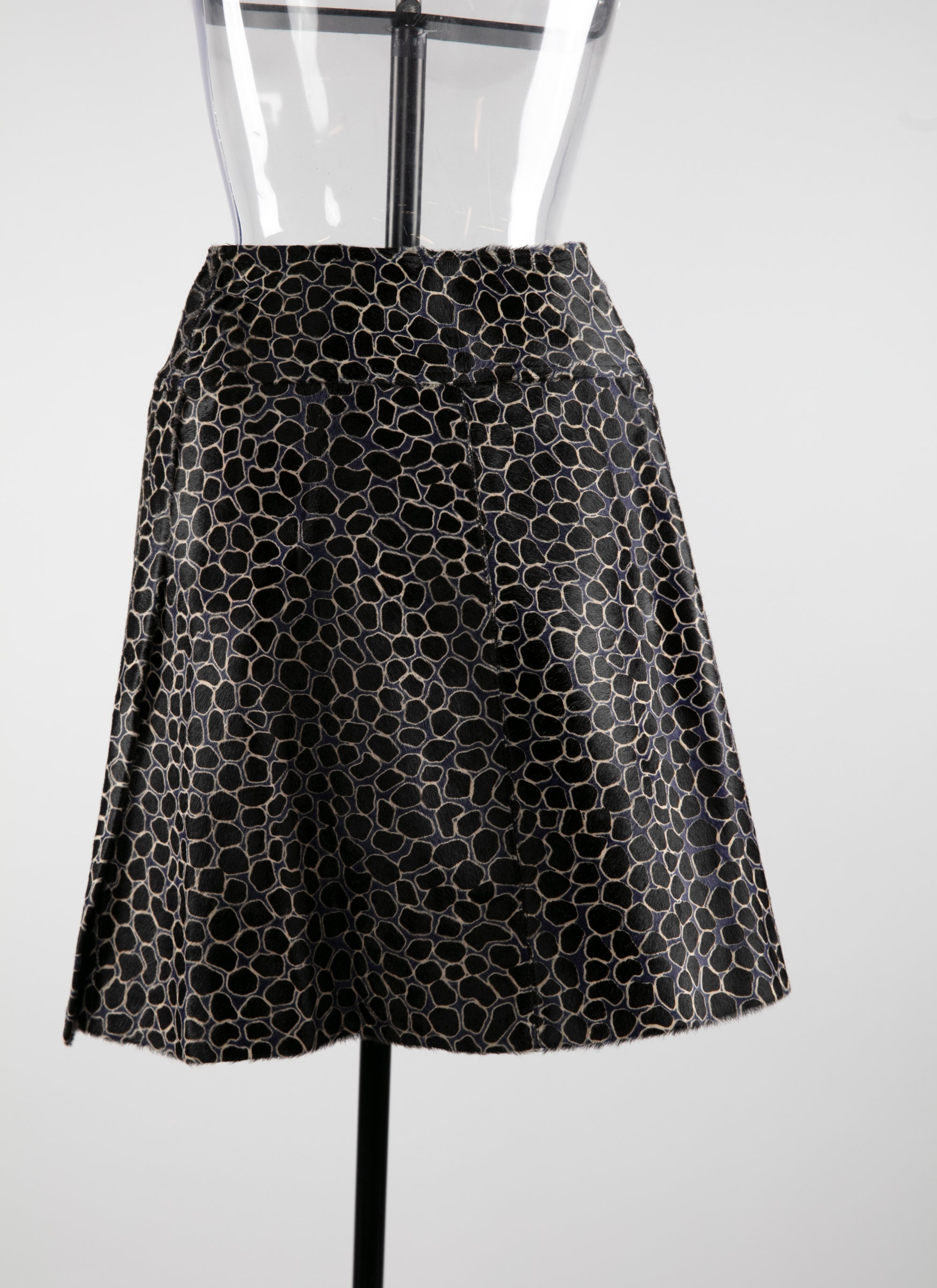 Jupe courte en cuir imprimée bicolore - Noir & Indigo