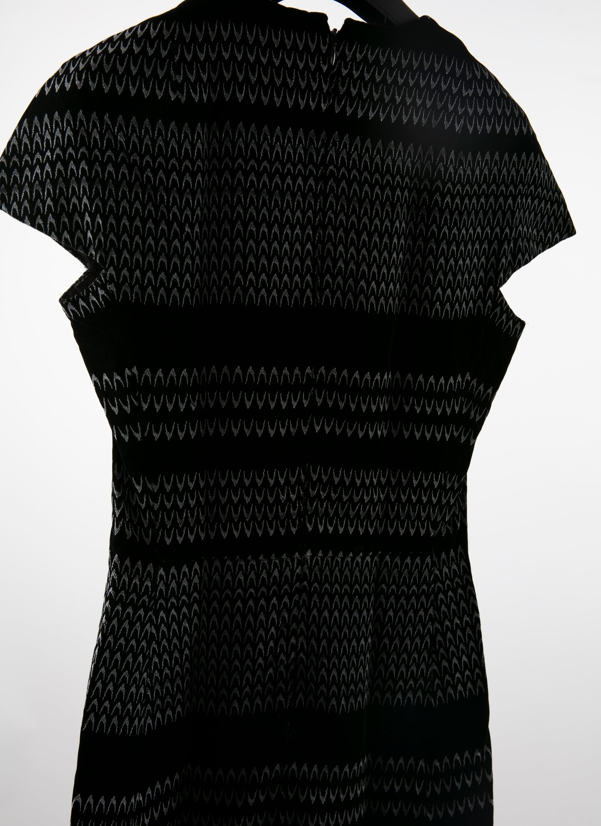Short-sleeved geometric print dress - Black & White