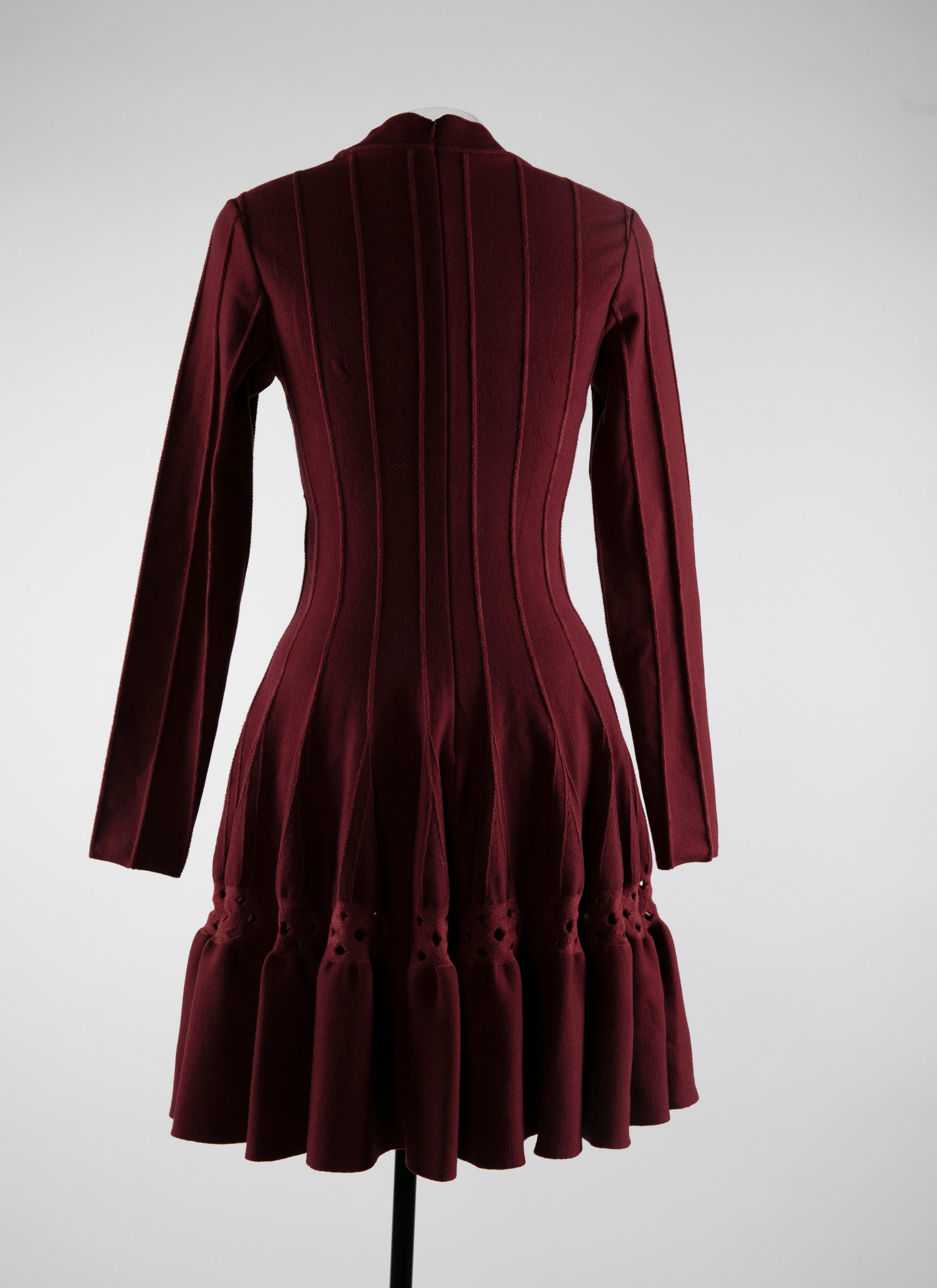 Structured knit dress with defined silhouette - Bordeaux