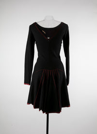 Robe fourreau avec empiècements en tulle et bas évasé - Noir & Grenat