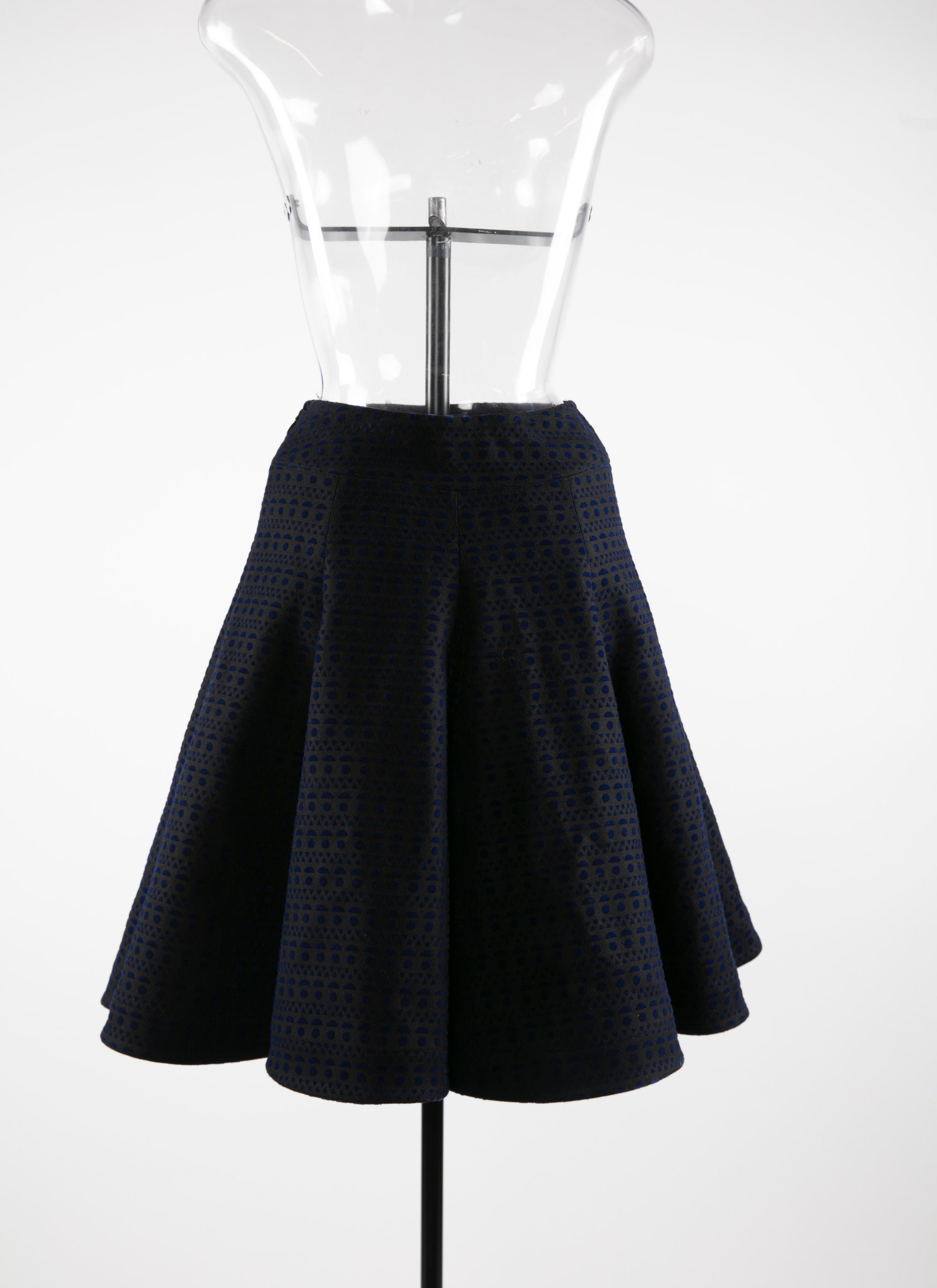 Jupe courte patineuse ajourée - Noir & Bleu