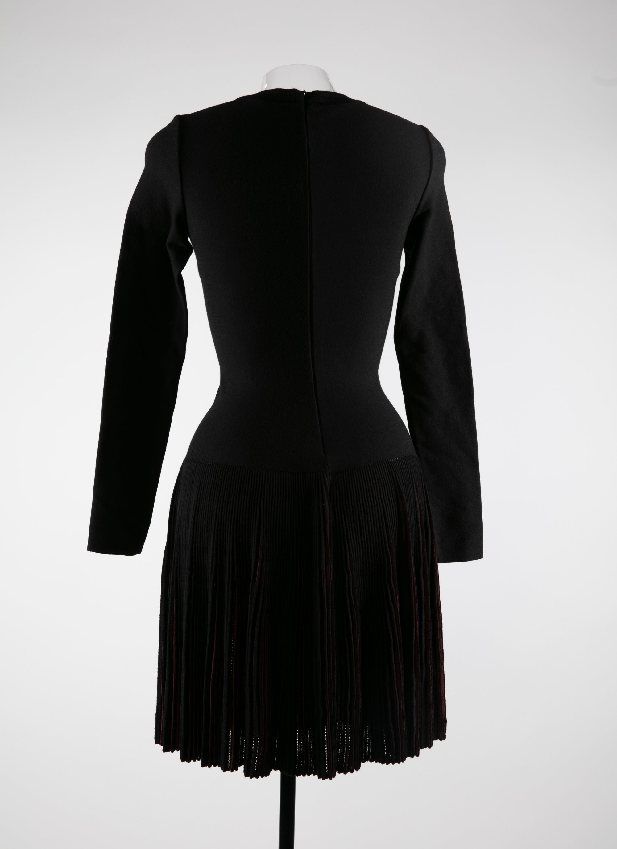 Long-sleeved flowing dress in wool - Black & Cherry