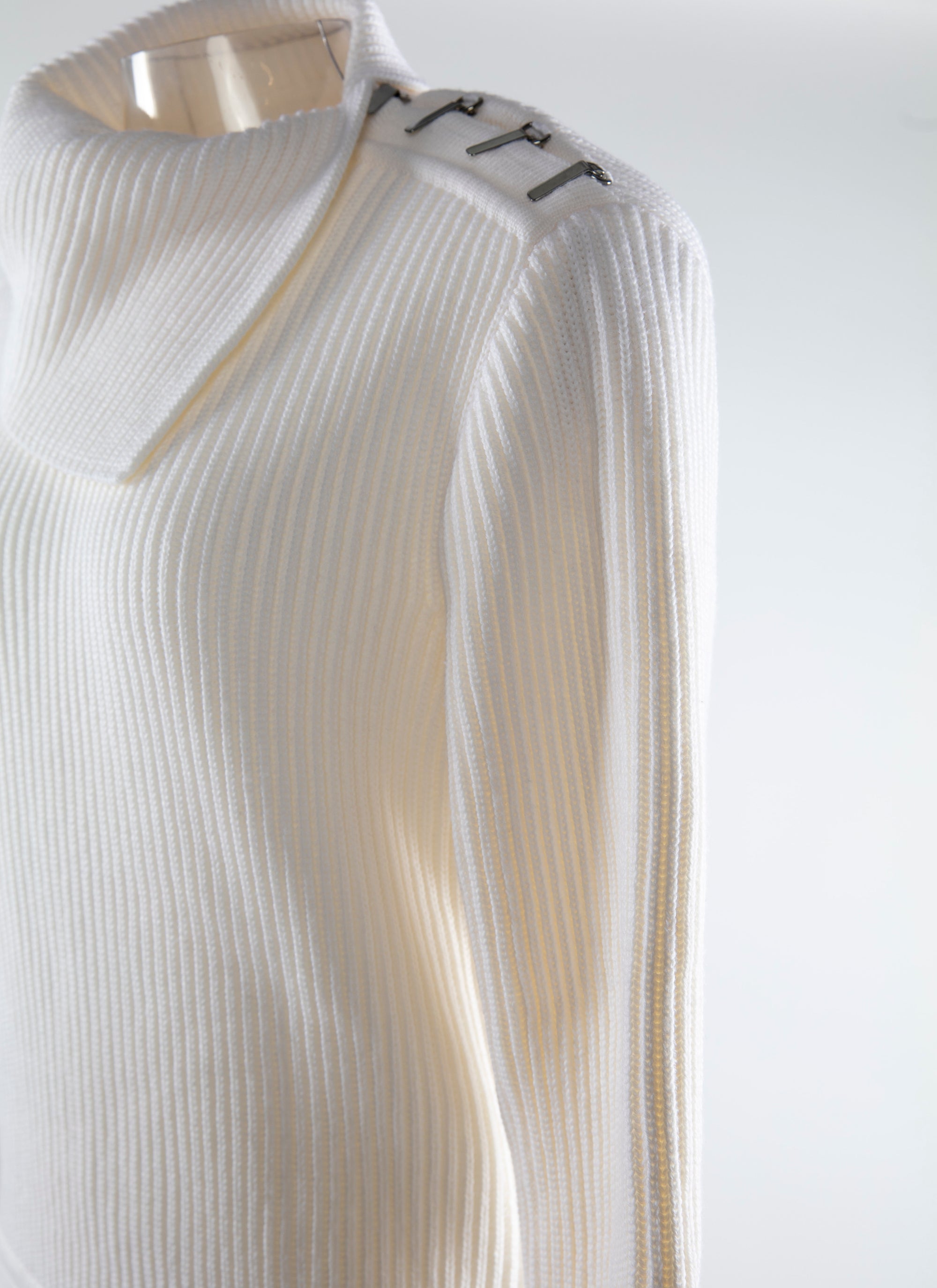 Long-sleeved wool turtleneck dress - White