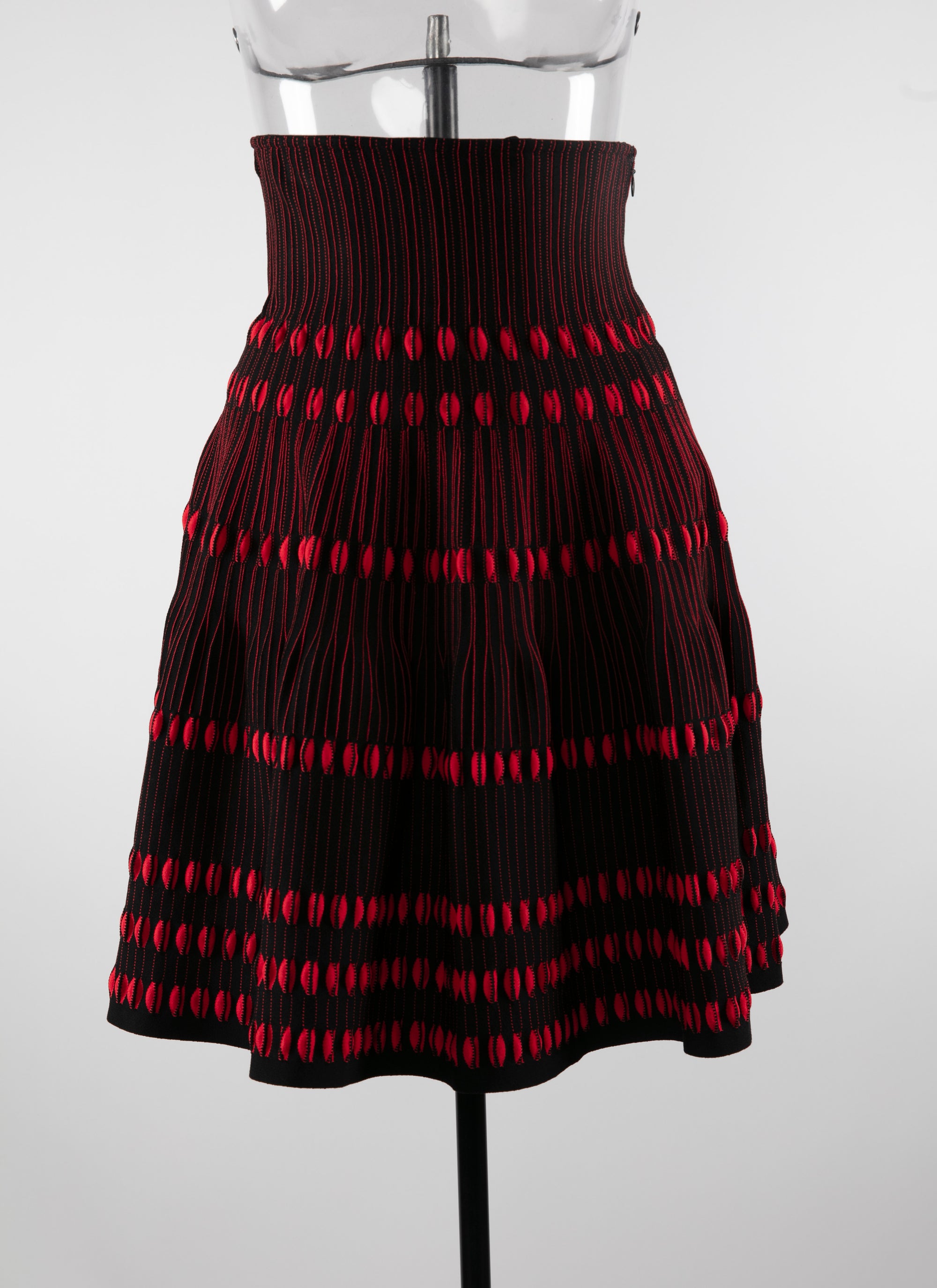 Jupe courte contrastée avec taille marquée - Noir & Rouge