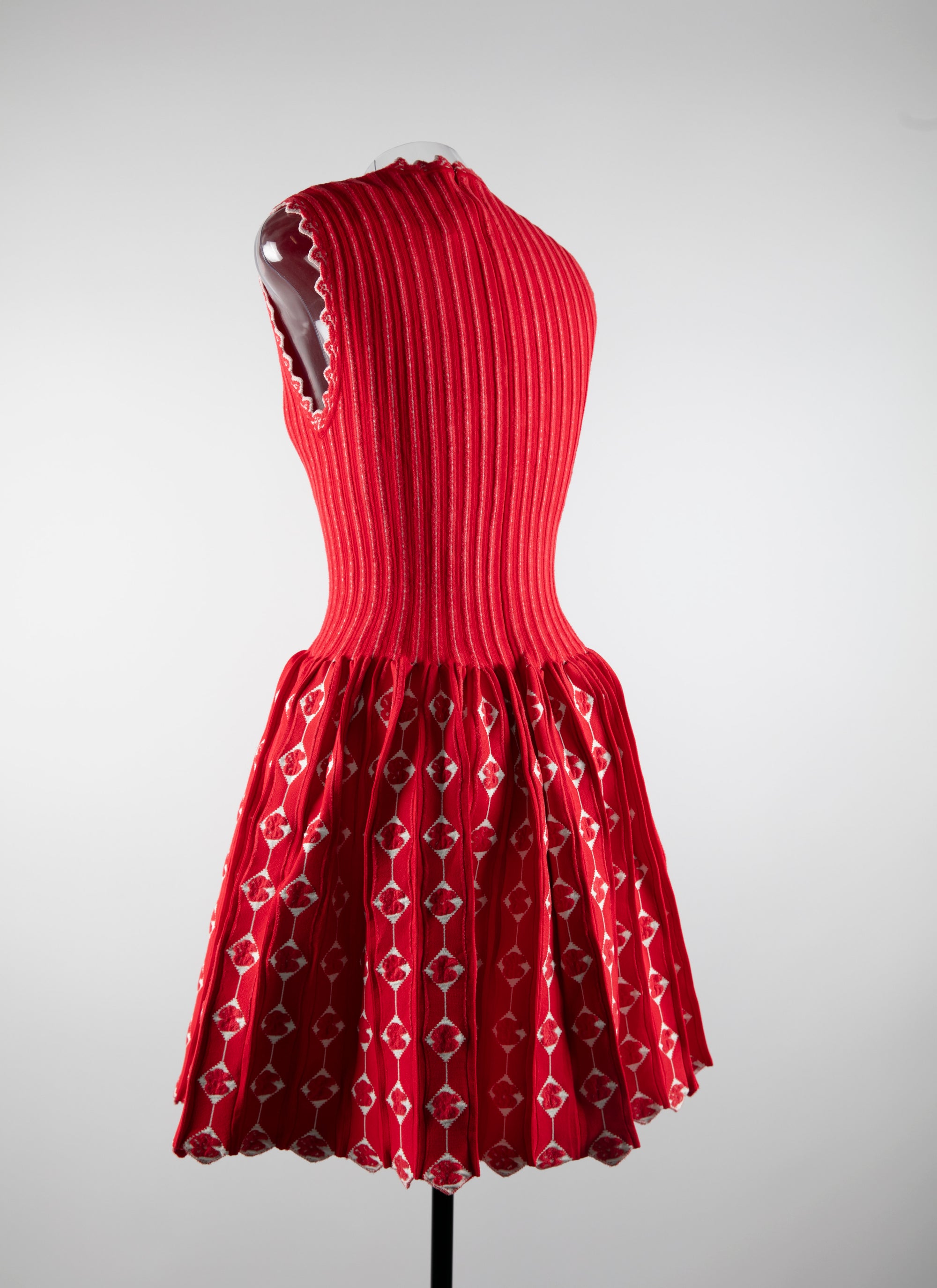 Sleeveless short dress with scalloped collar - Red & White