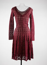 Long-sleeved lace dress with scalloped collar - Ruby Metal