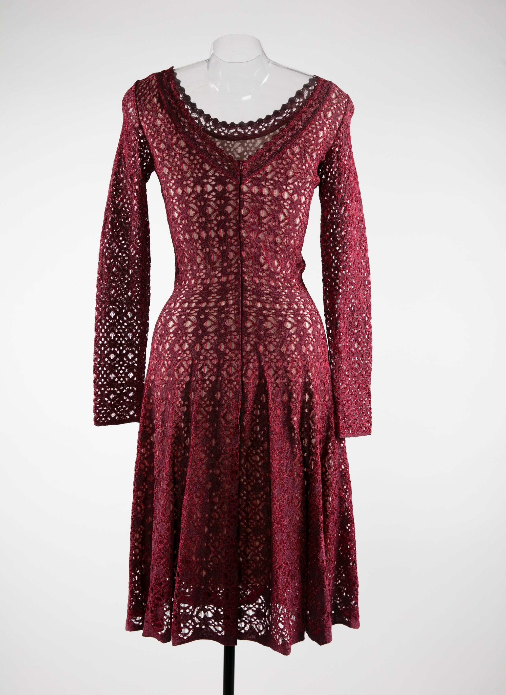 Long-sleeved lace dress with scalloped collar - Ruby Metal