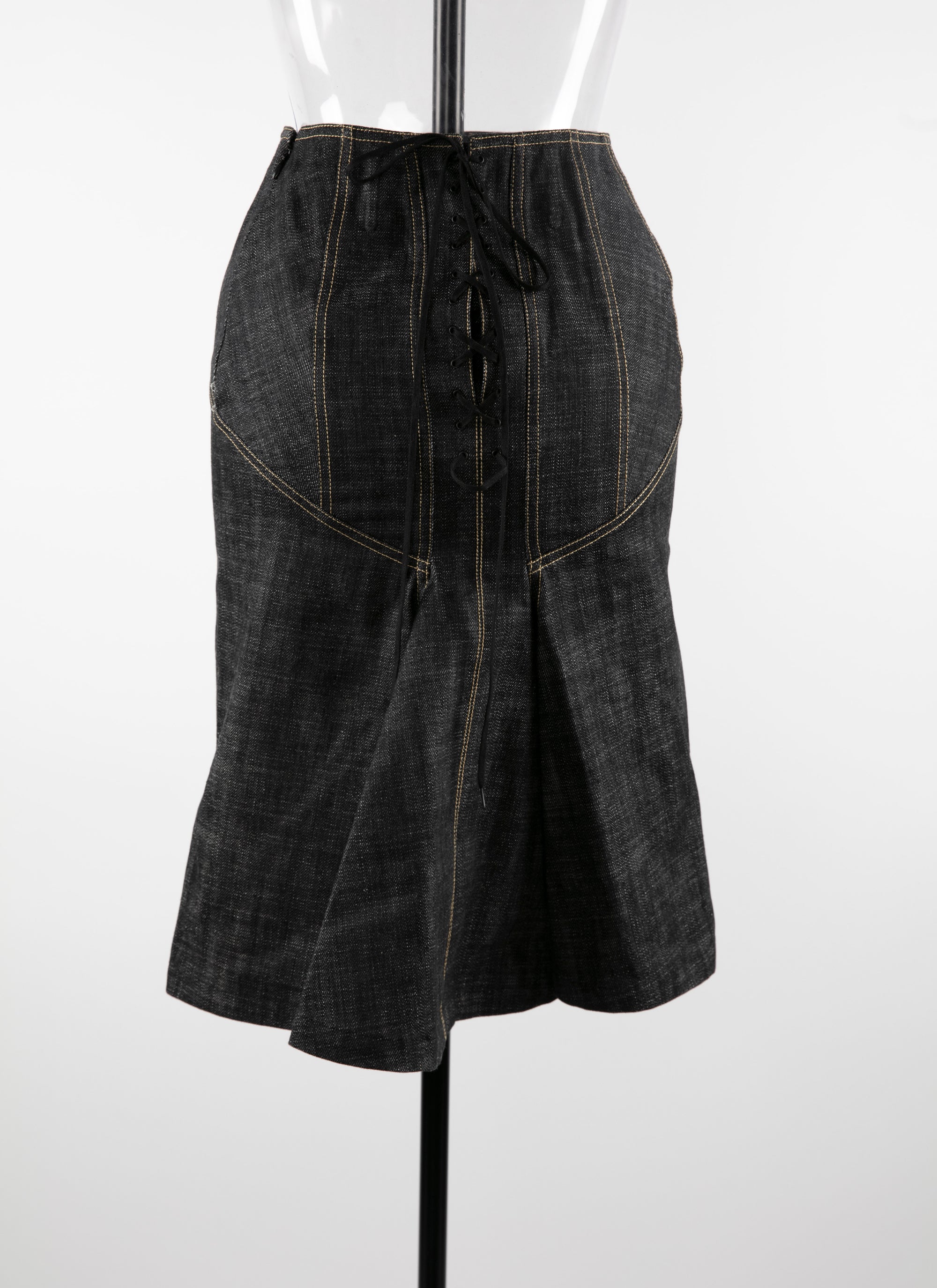 Jupe droite avec fermeture à lacet - Noir