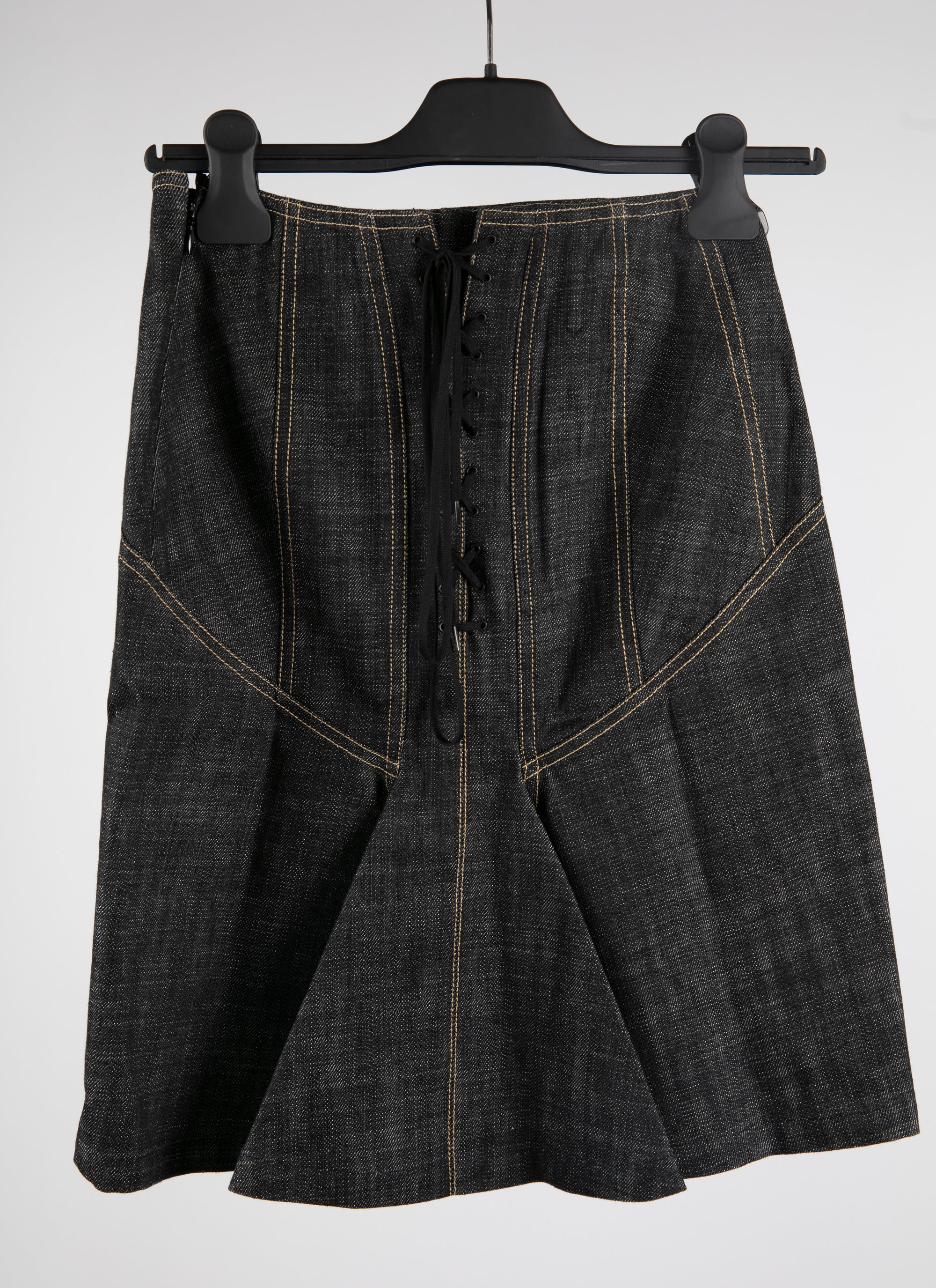 Short skirt with lace fastening - Black intense