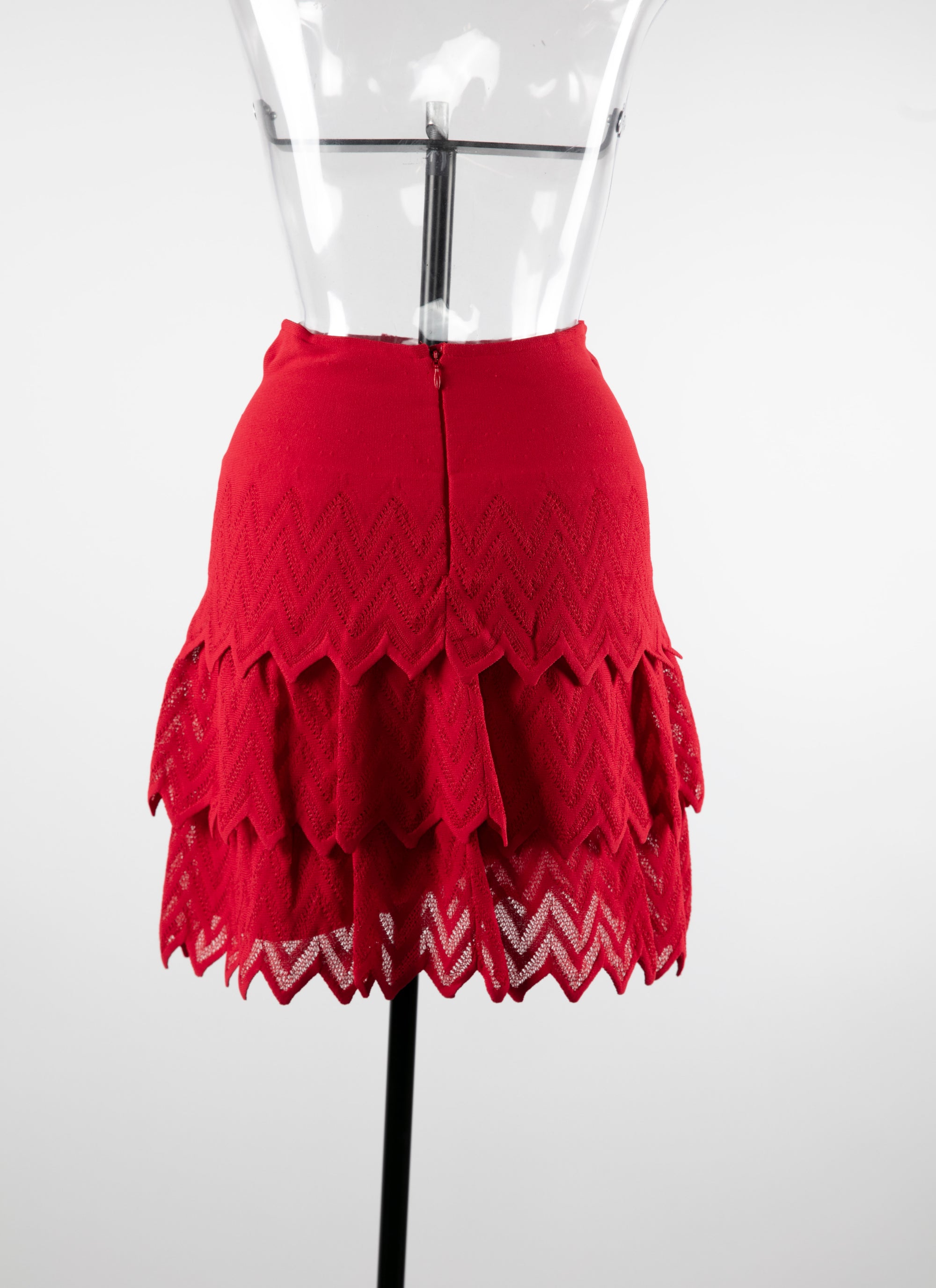 Short skirt with ruffles - Lacquer