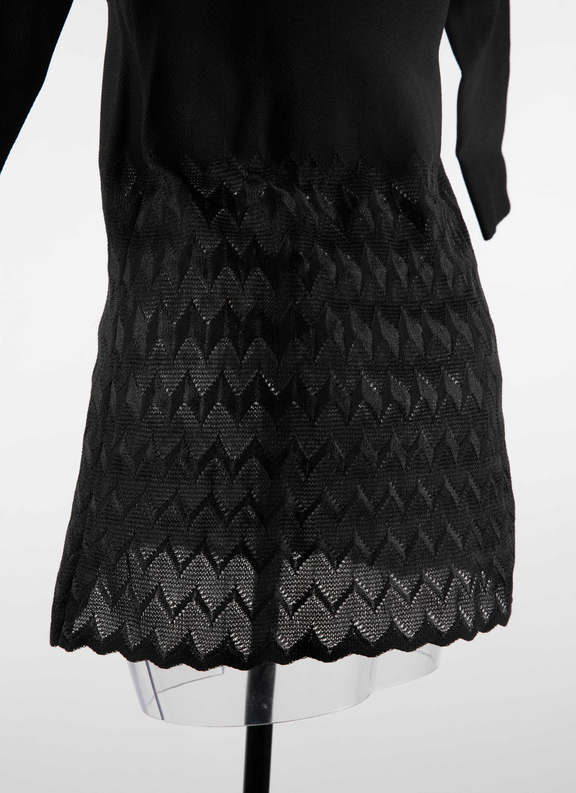 Robe à manches longues avec jupe à motif - Noir