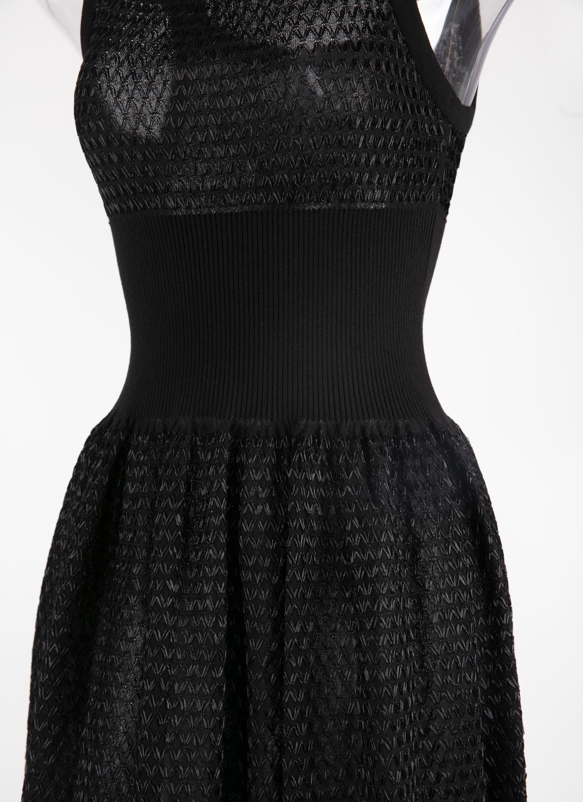 Waisted dress with non-adjustable straps - Black intense