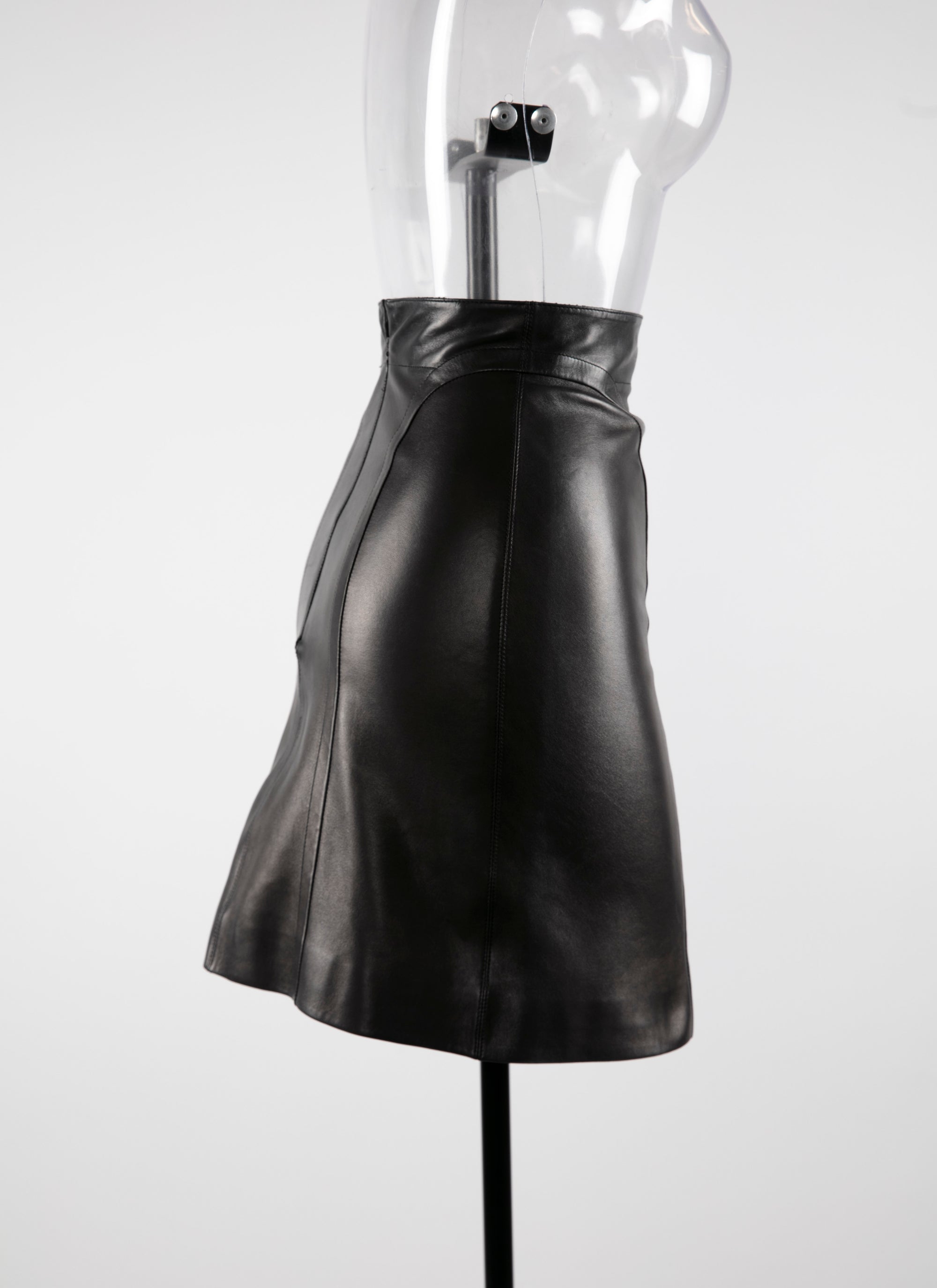 Jupe courte en cuir avec détail couture - Noir