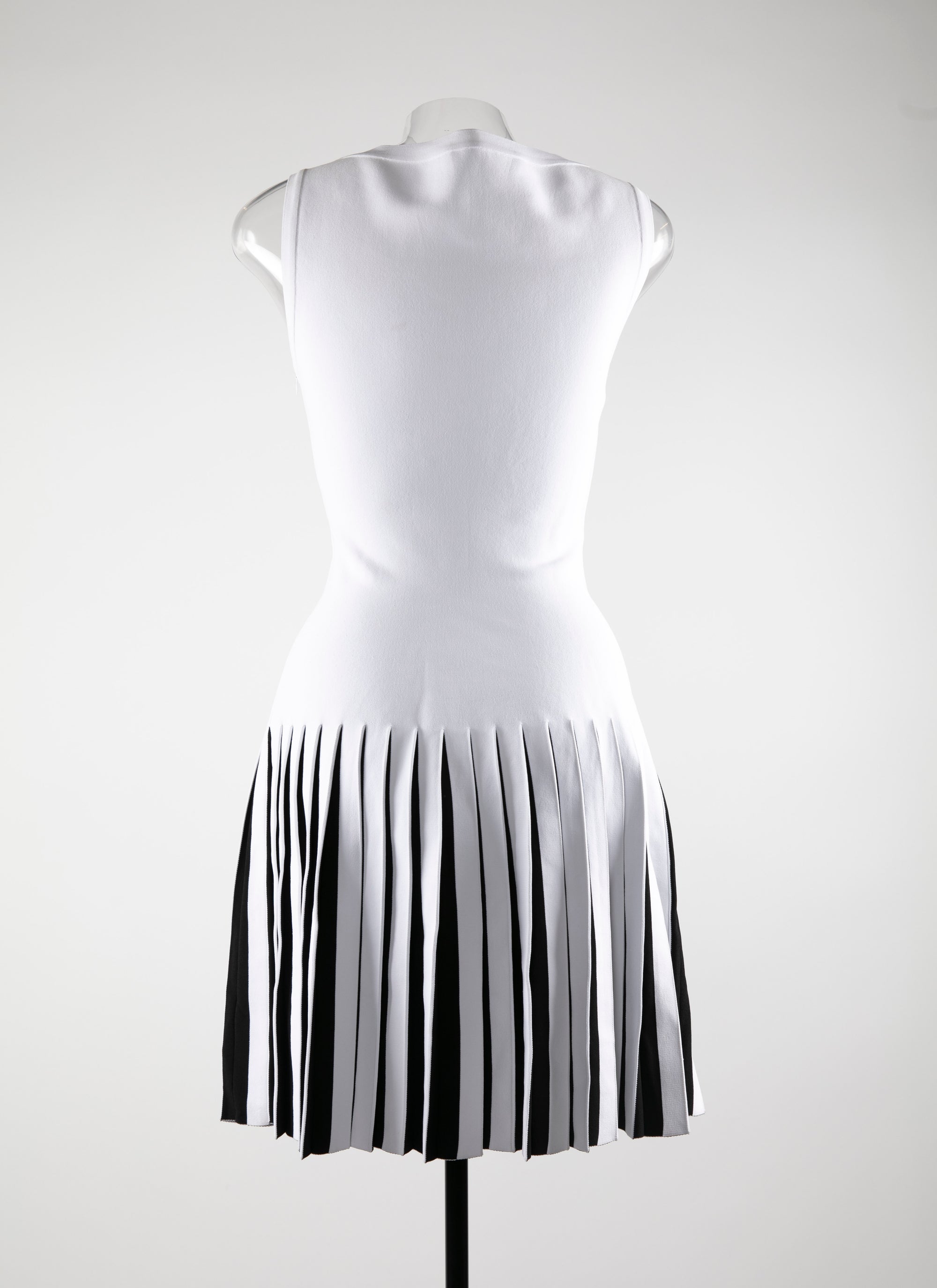 Sleeveless wool pleated maxi dress - Black & White