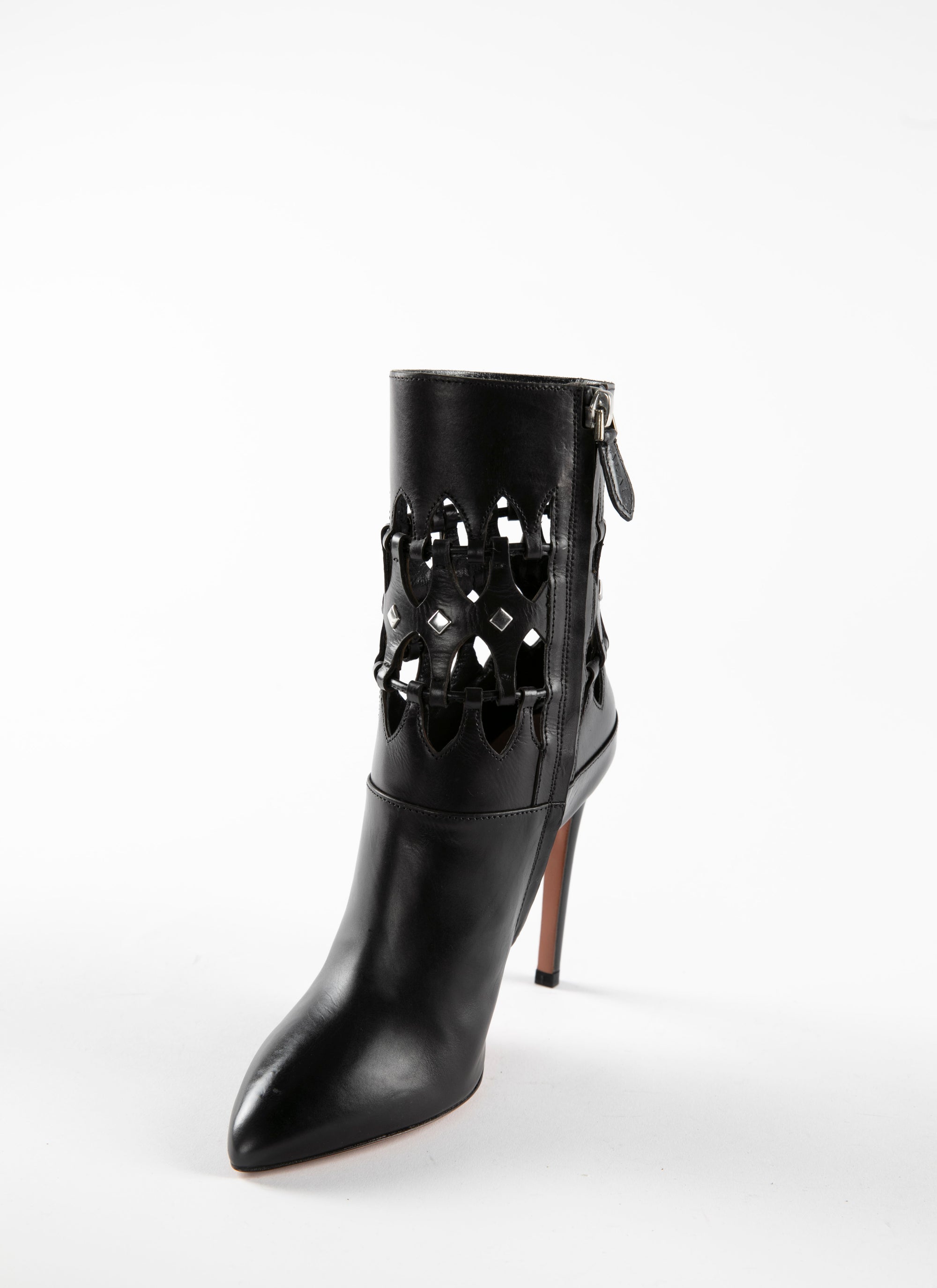 Pointed-toe and perforated ankle boots in leather - Black intense