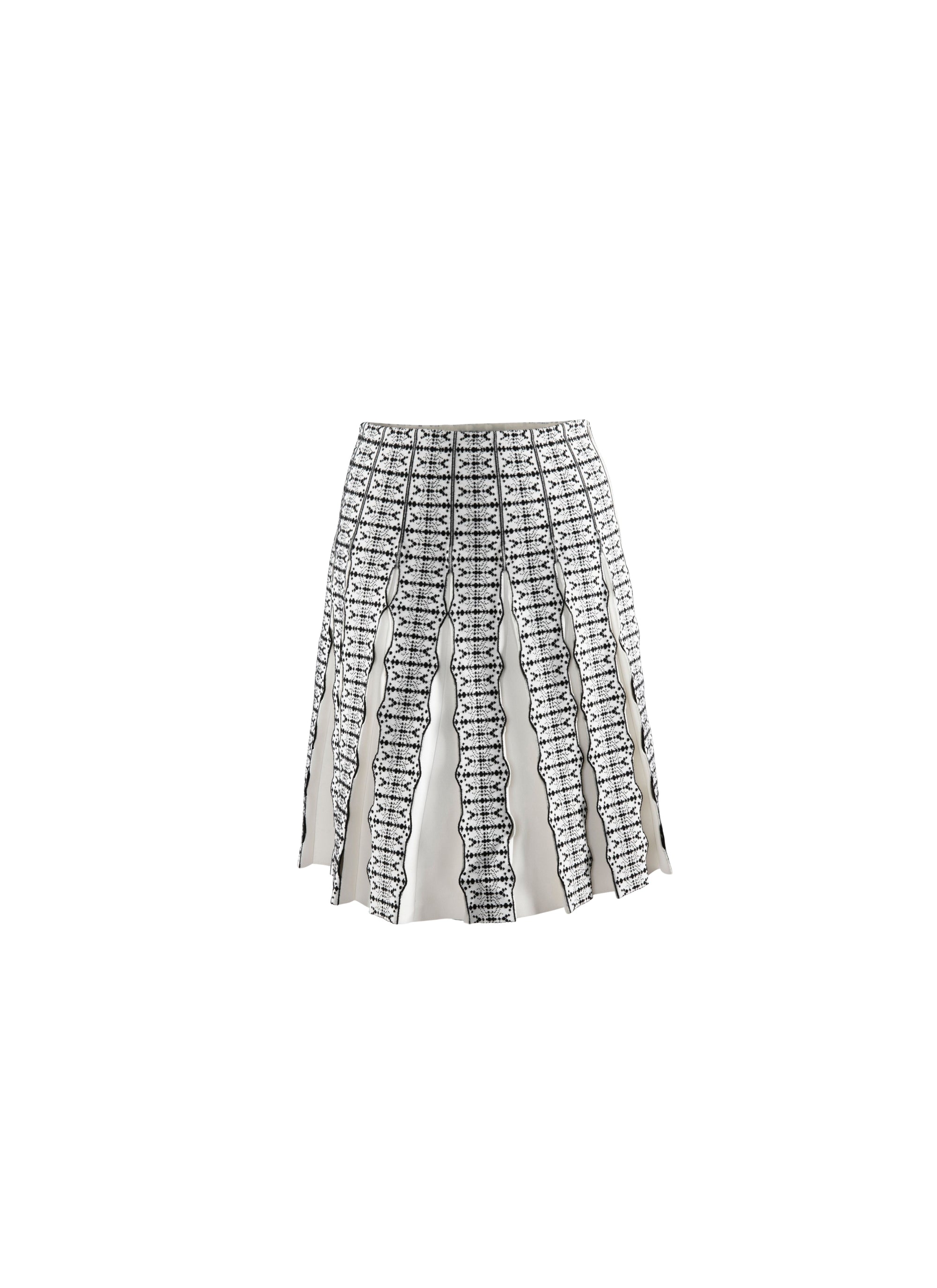 Short skirt with contrasting pleats - White & Black