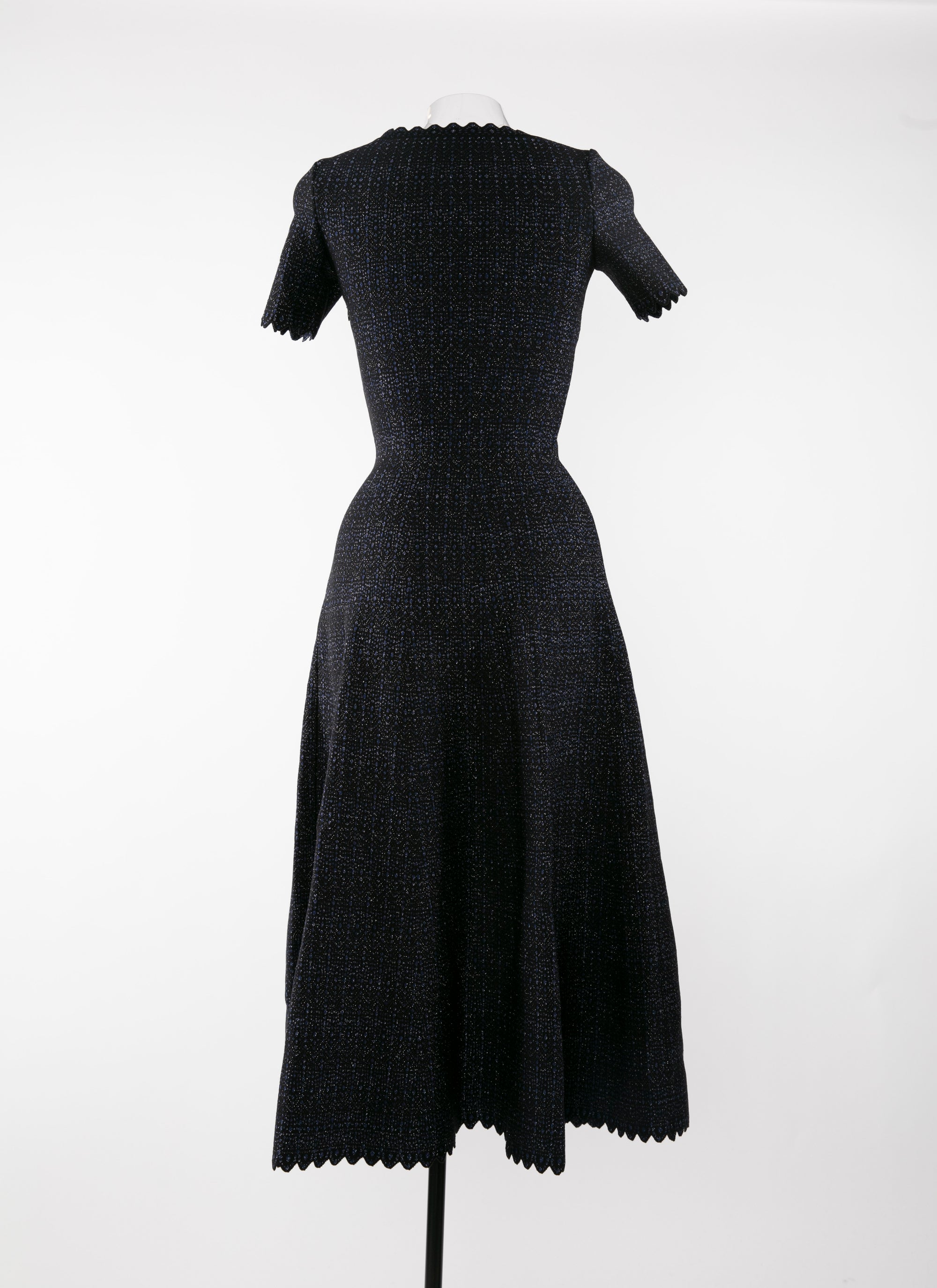 Wool scalloped hem short sleeve dress - Black & Night