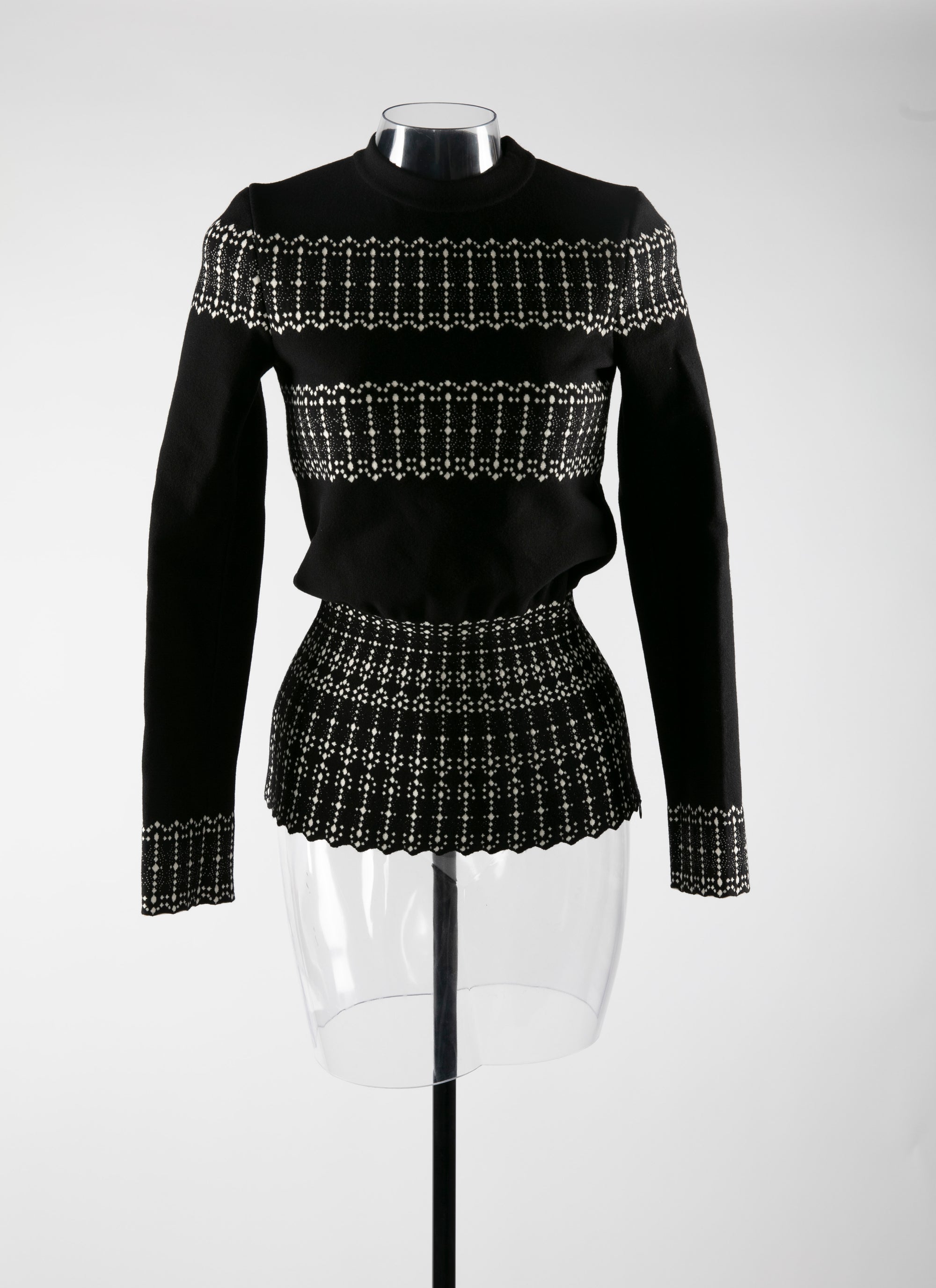 Long-sleeved jumper with patterned wool stripes - Black & Ivory
