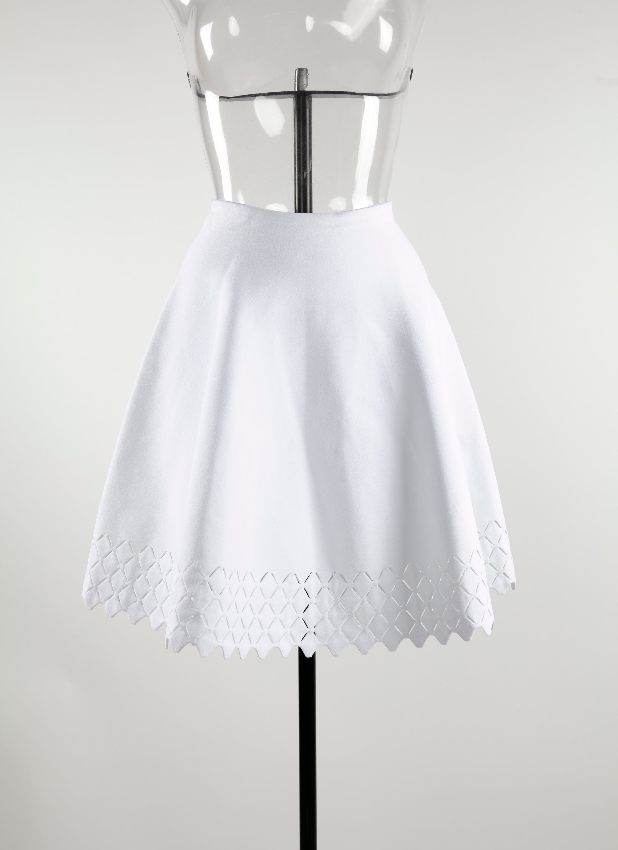 Plain short skirt with hemstitching - White