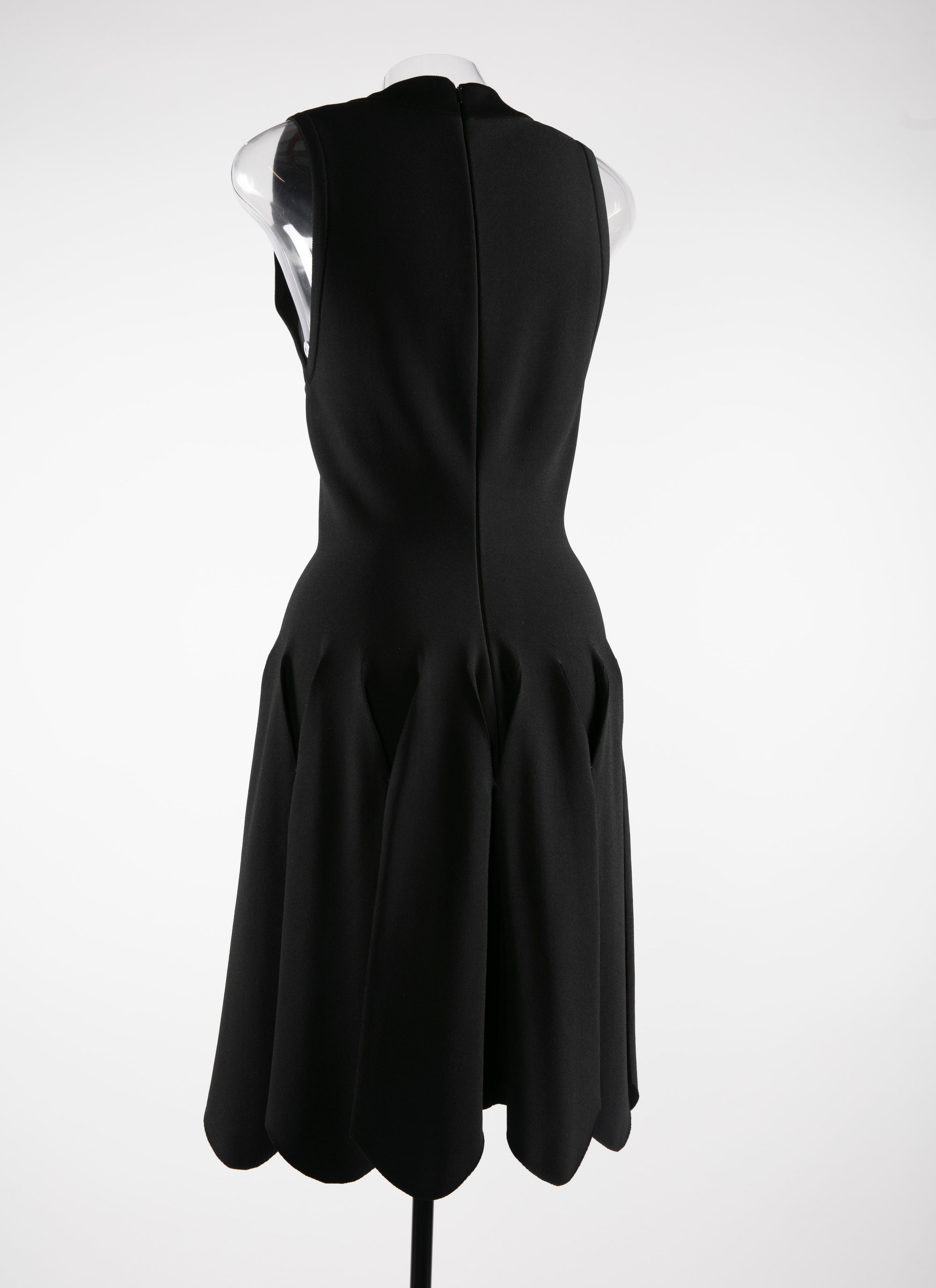 Robe sans manches effet origami col v - Noir