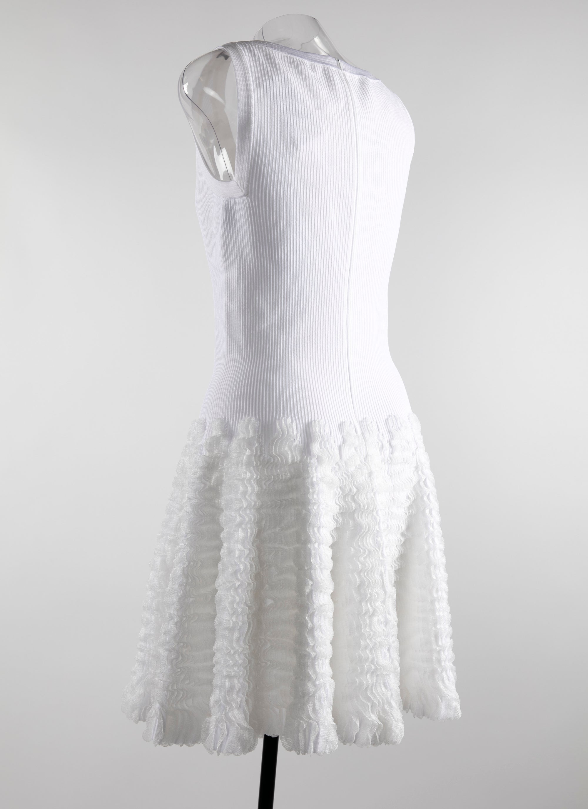 Robe col v sans manches avec bas à microvolants - Blanc