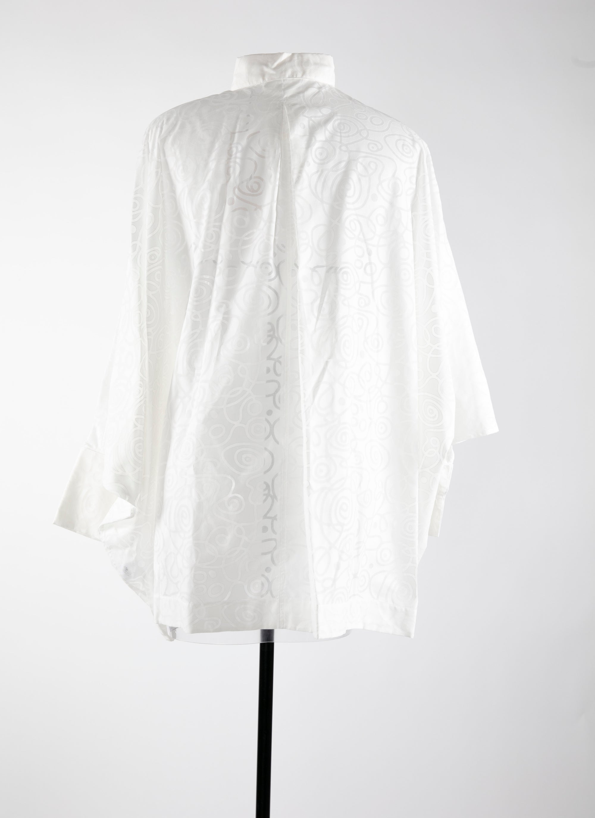 Shirt with patterned bat sleeves - White