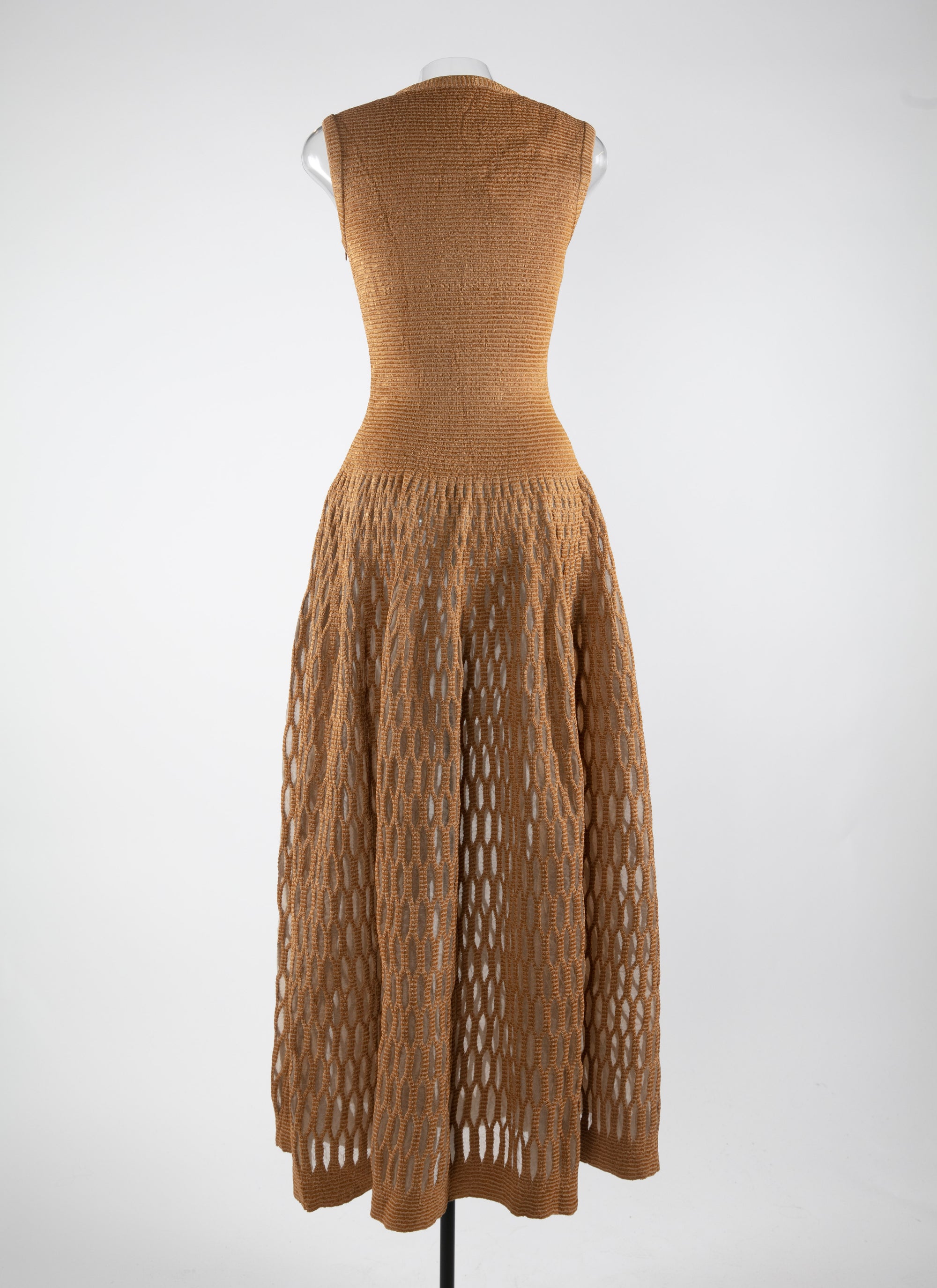 Robe mi-longue sans manches perforé - Chamois