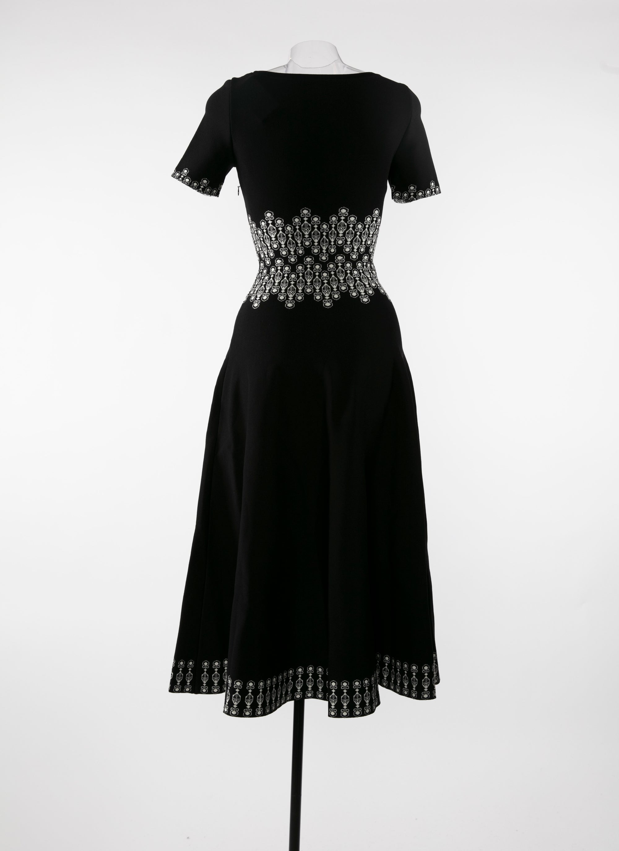 Mid-length dress with printed belt - Black & Ivory